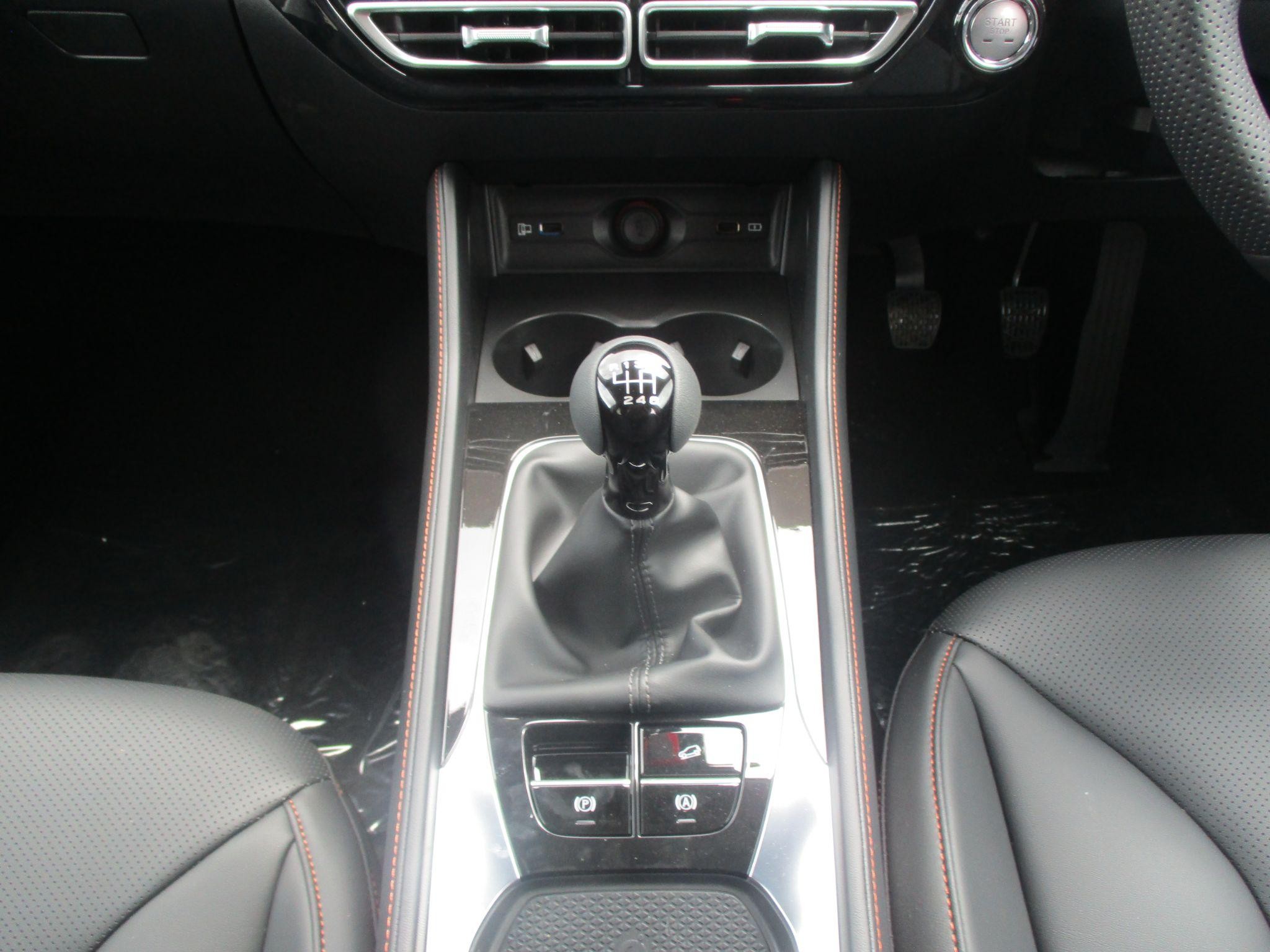 MG HS Image 10