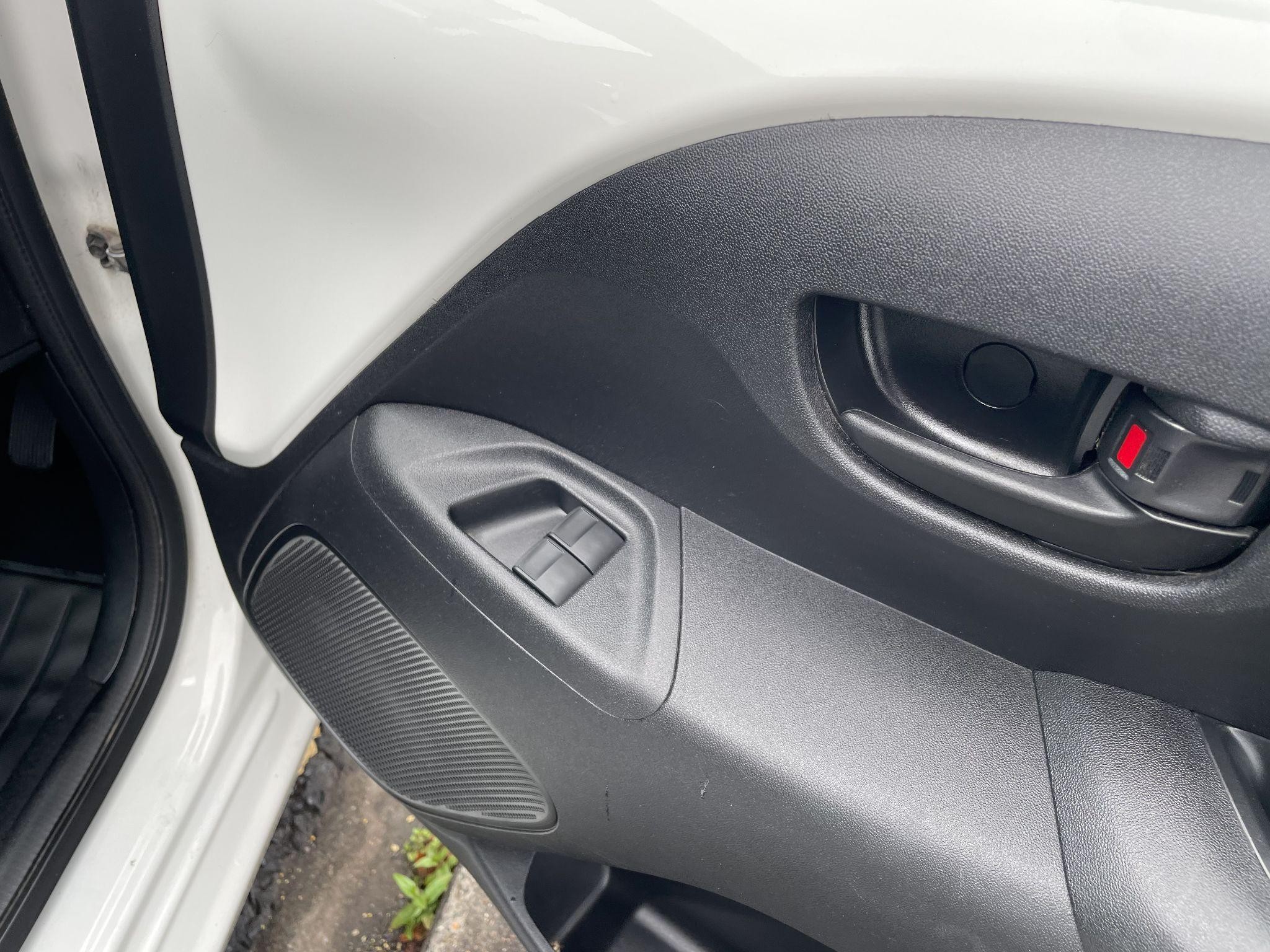 Peugeot 108 Image 15