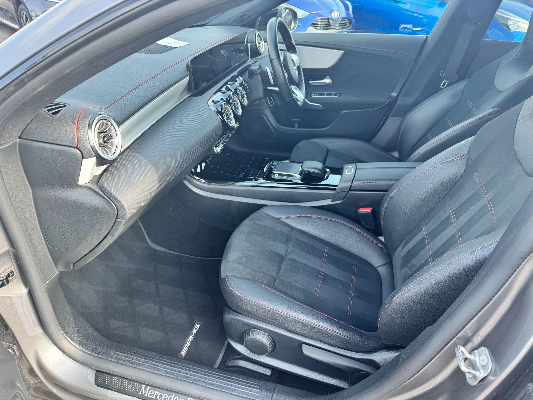 Mercedes-Benz CLA Image 14