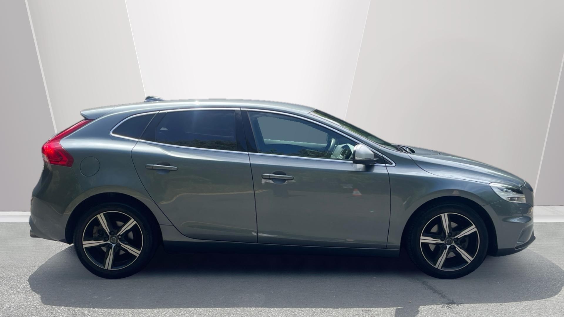 Volvo V40 Image 3