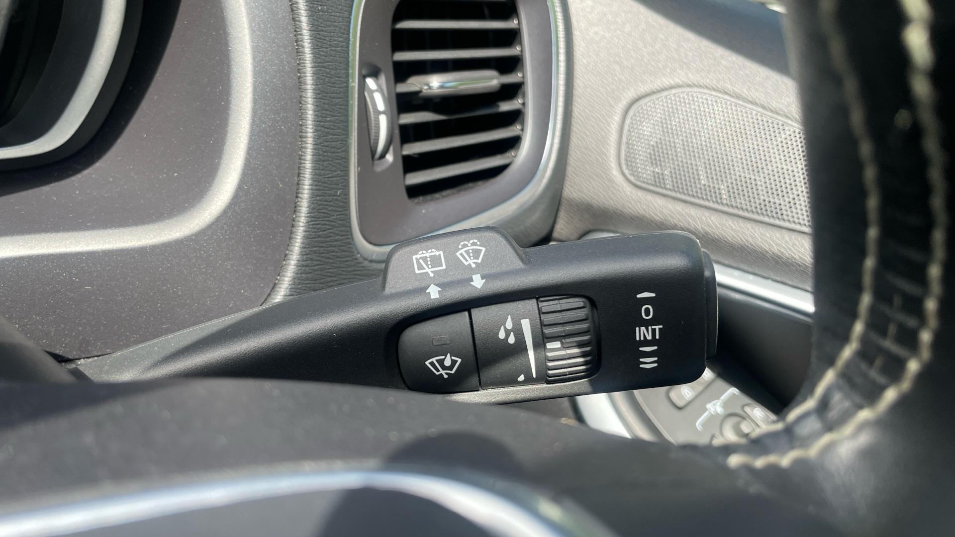 Volvo V40 Image 19
