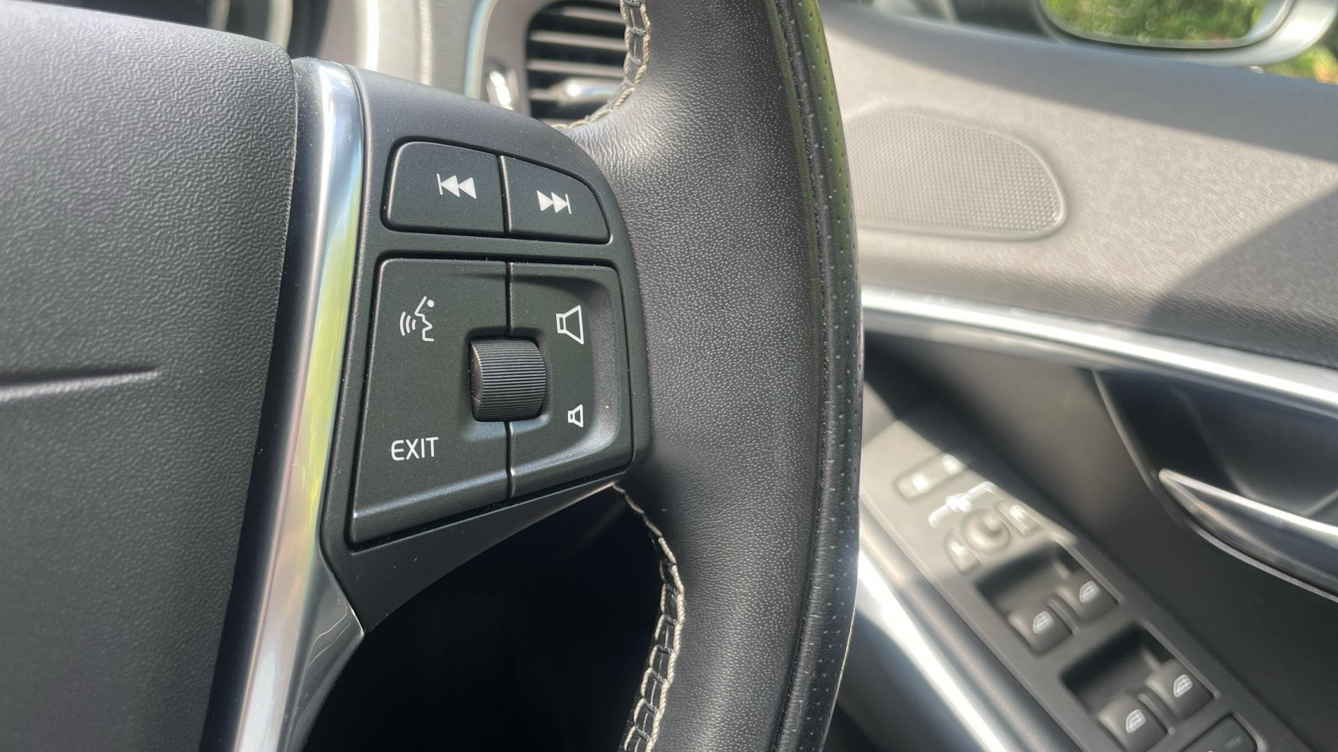 Volvo V40 Image 20