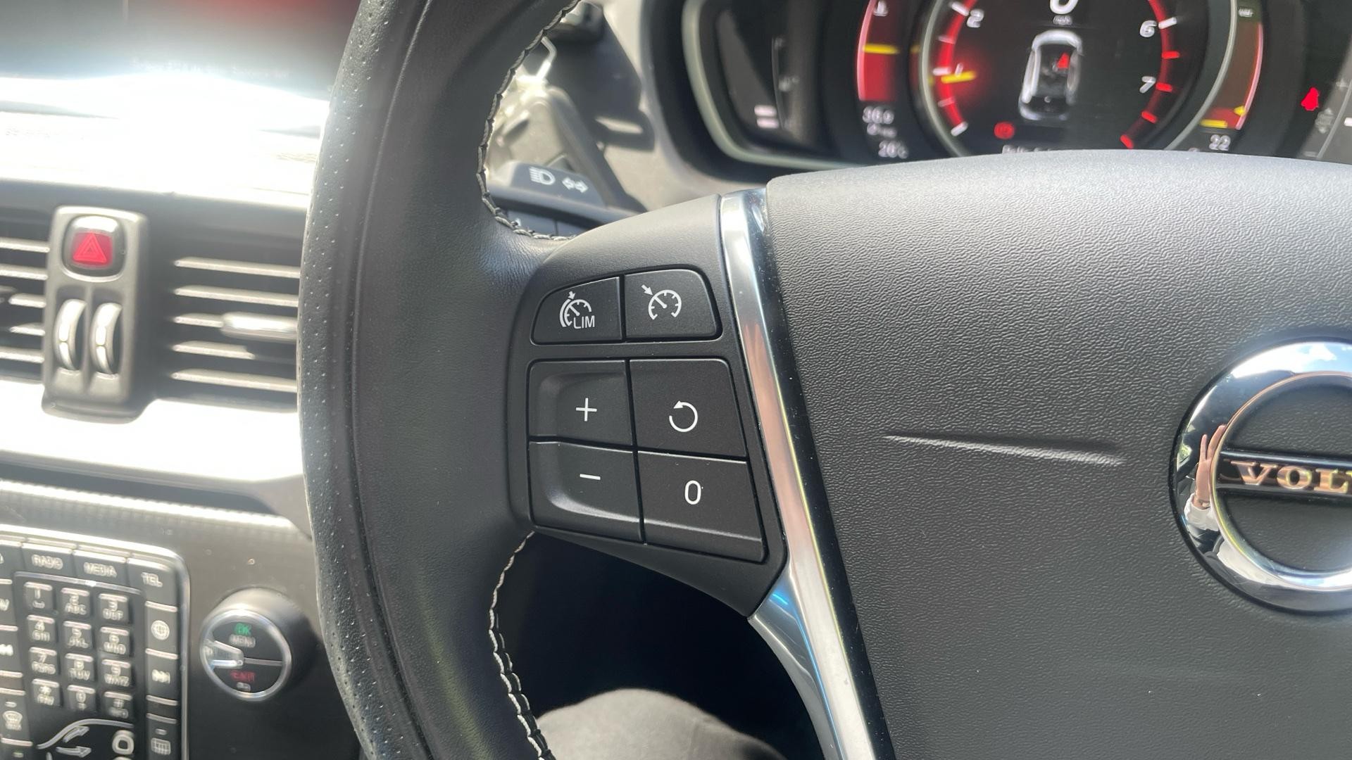 Volvo V40 Image 21
