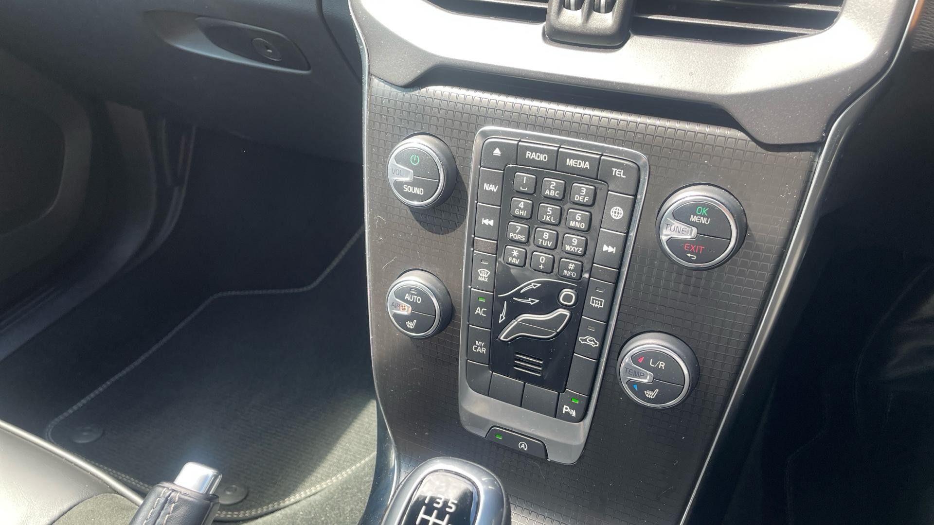 Volvo V40 Image 24