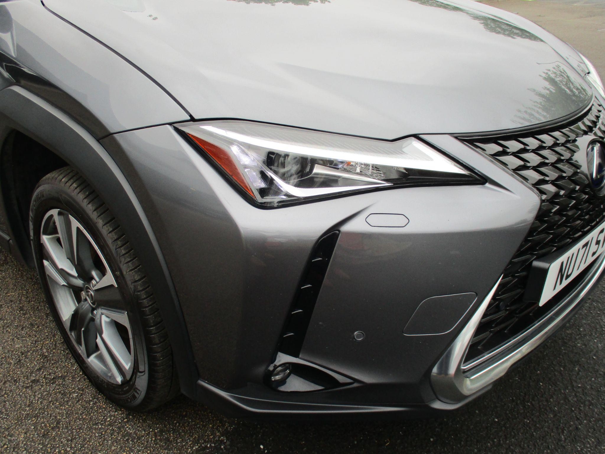Lexus UX Image 19