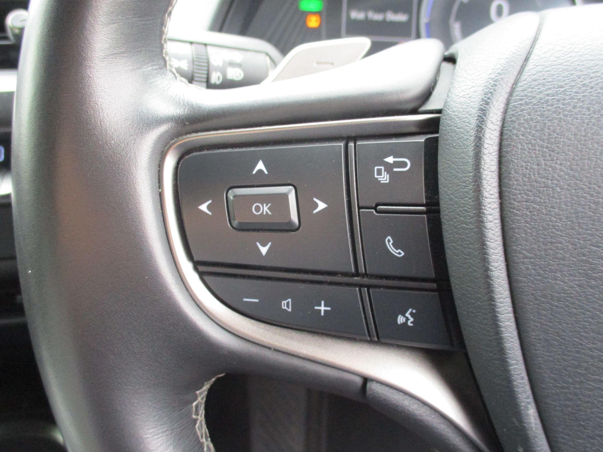 Lexus UX Image 40