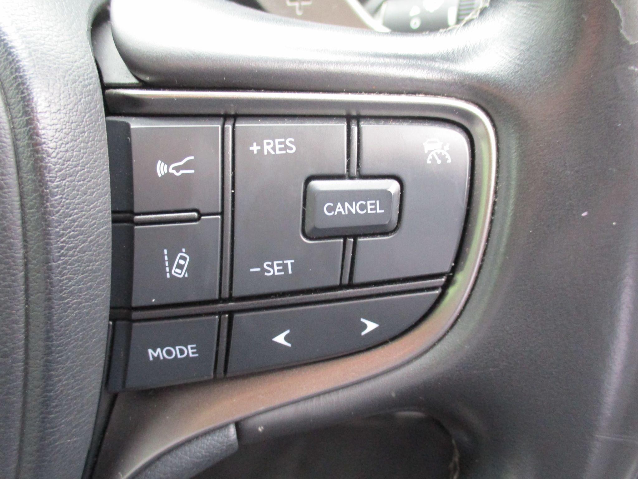 Lexus UX Image 41
