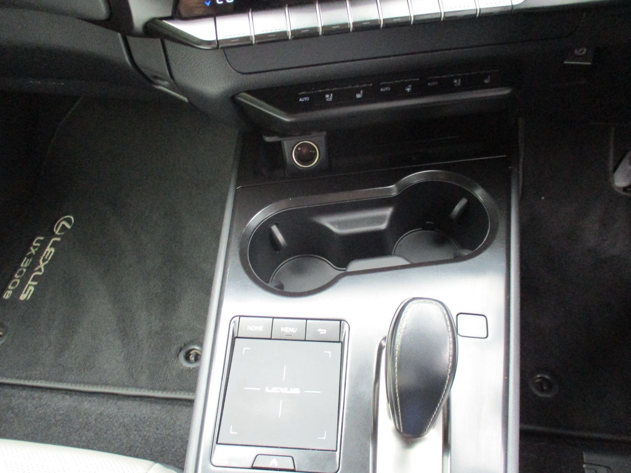 Lexus UX Image 48