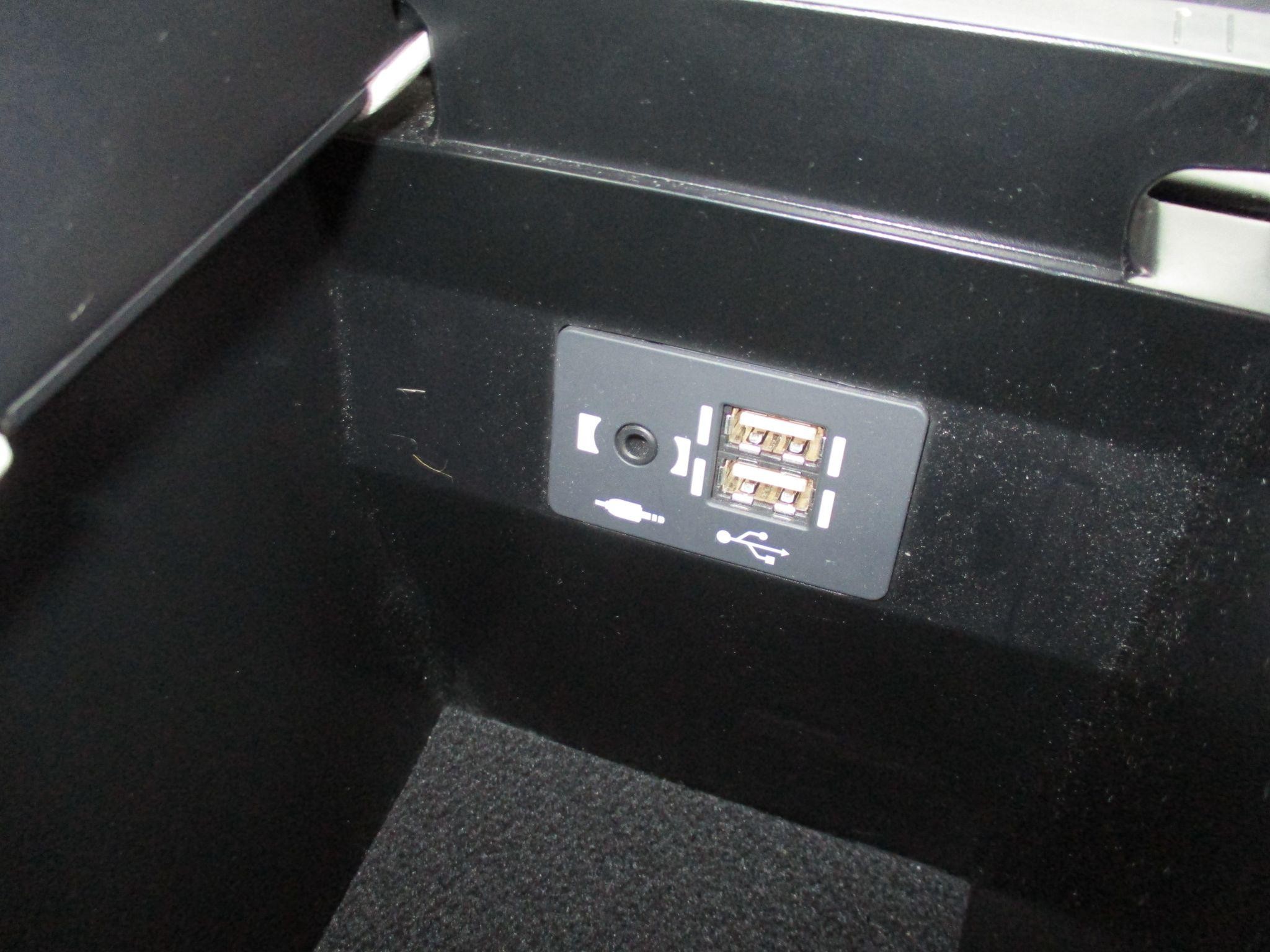 Lexus UX Image 50