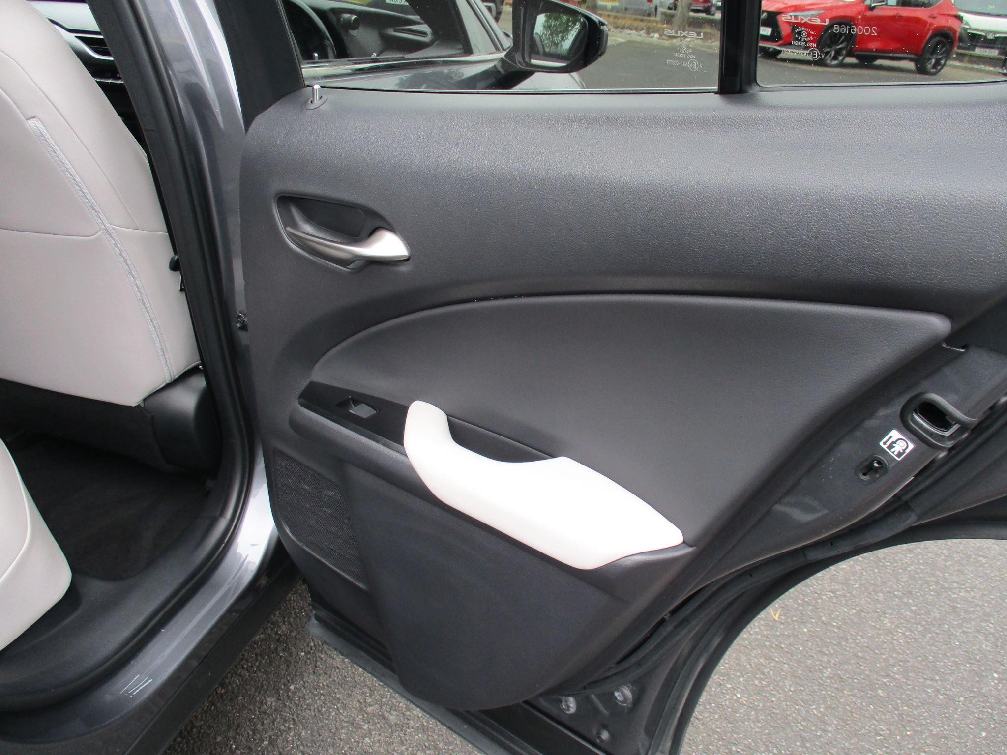 Lexus UX Image 56