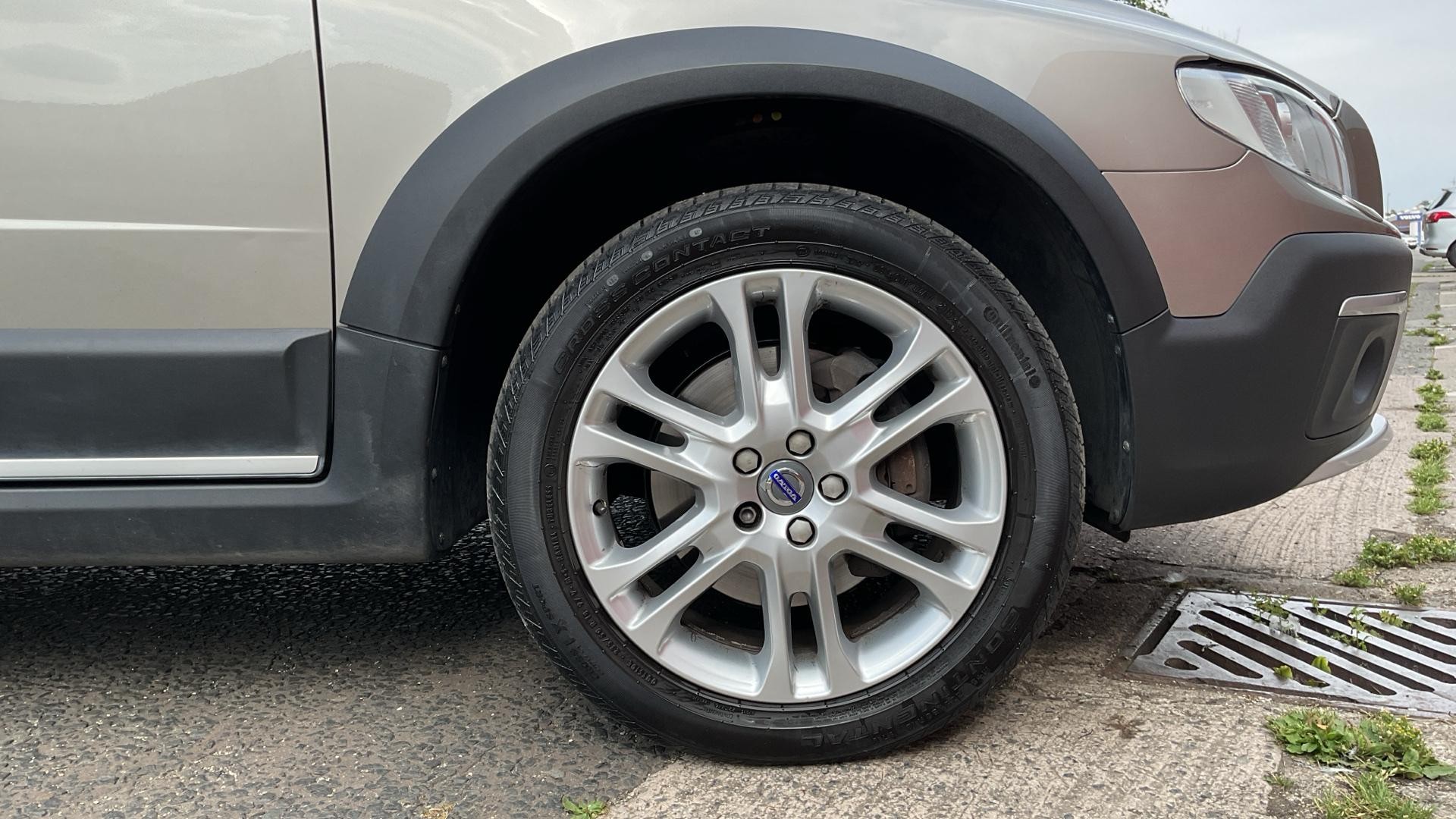 Volvo XC70 Image 9