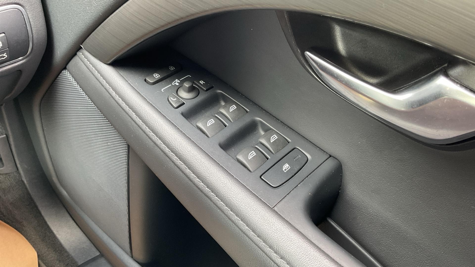 Volvo XC70 Image 23