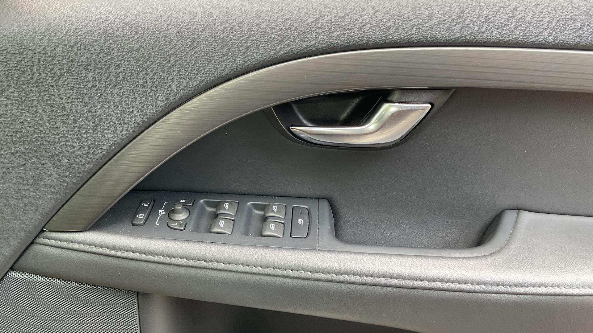 Volvo XC70 Image 28
