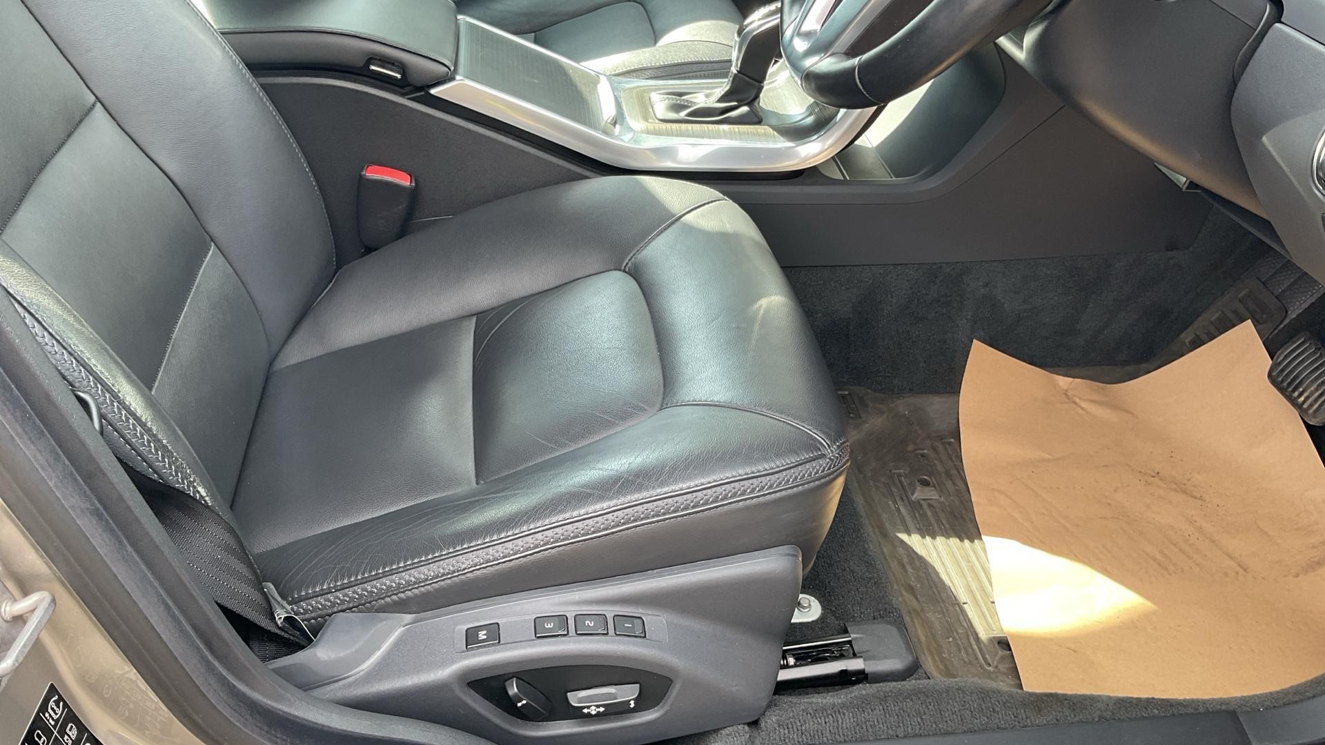 Volvo XC70 Image 29