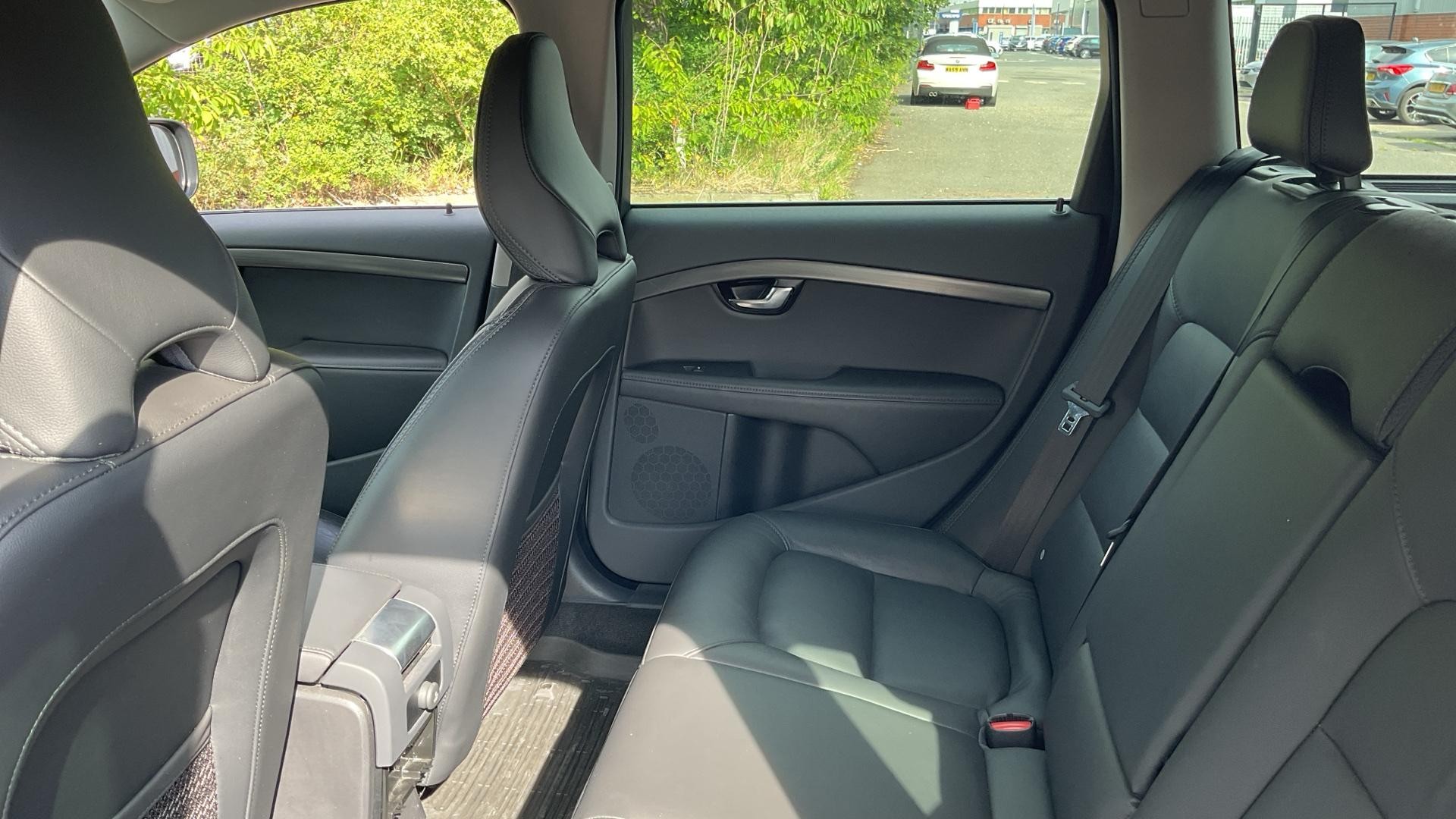 Volvo XC70 Image 32