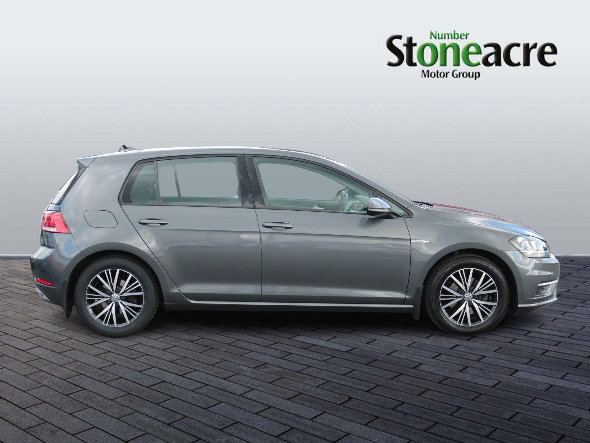 Volkswagen Golf Image 2