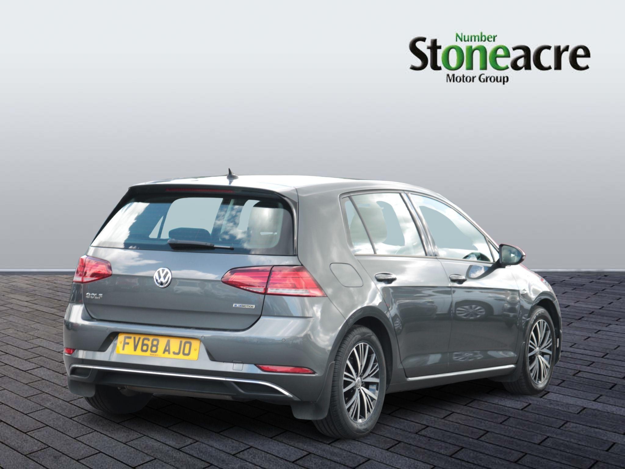 Volkswagen Golf Image 3