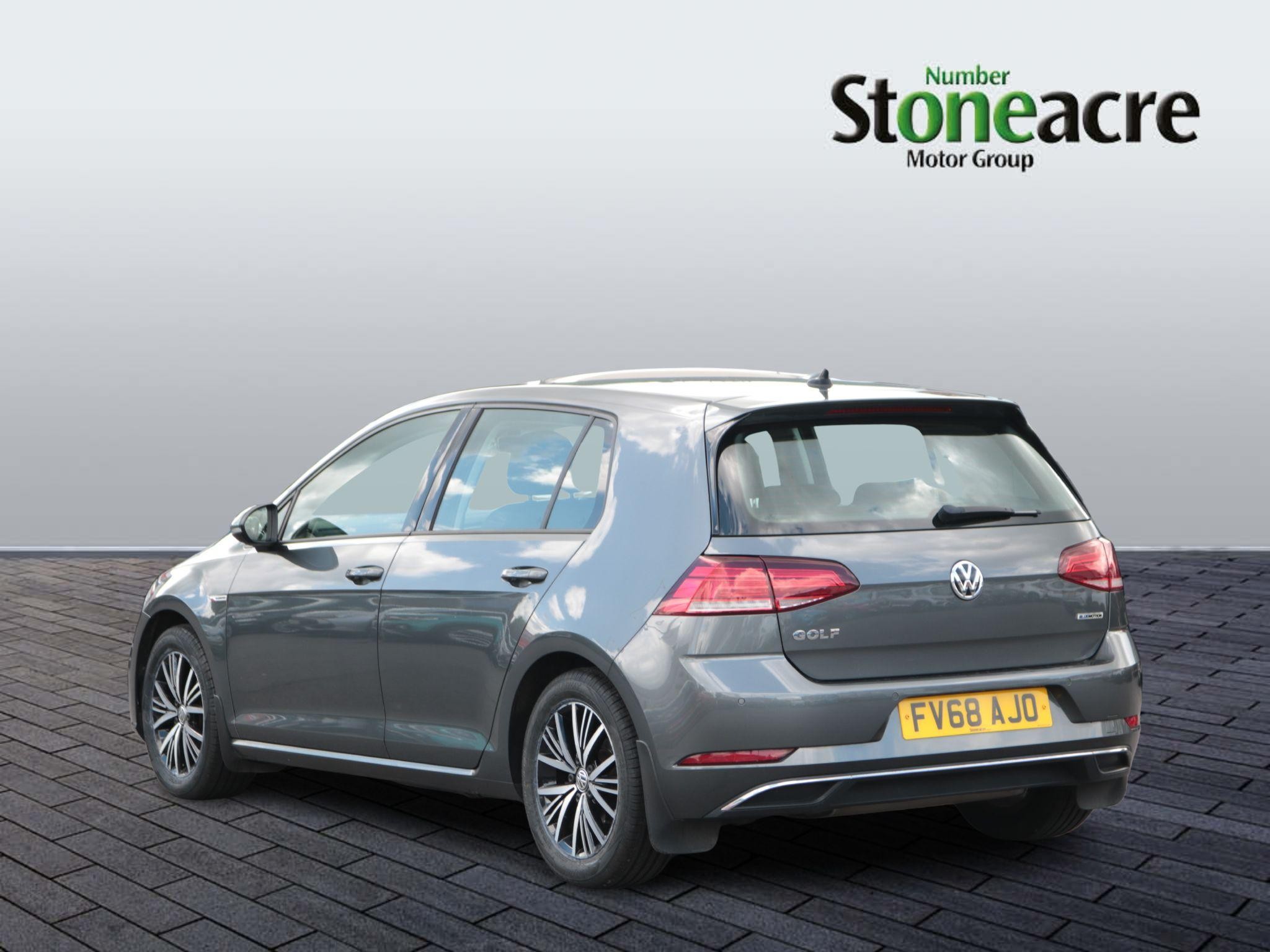 Volkswagen Golf Image 5