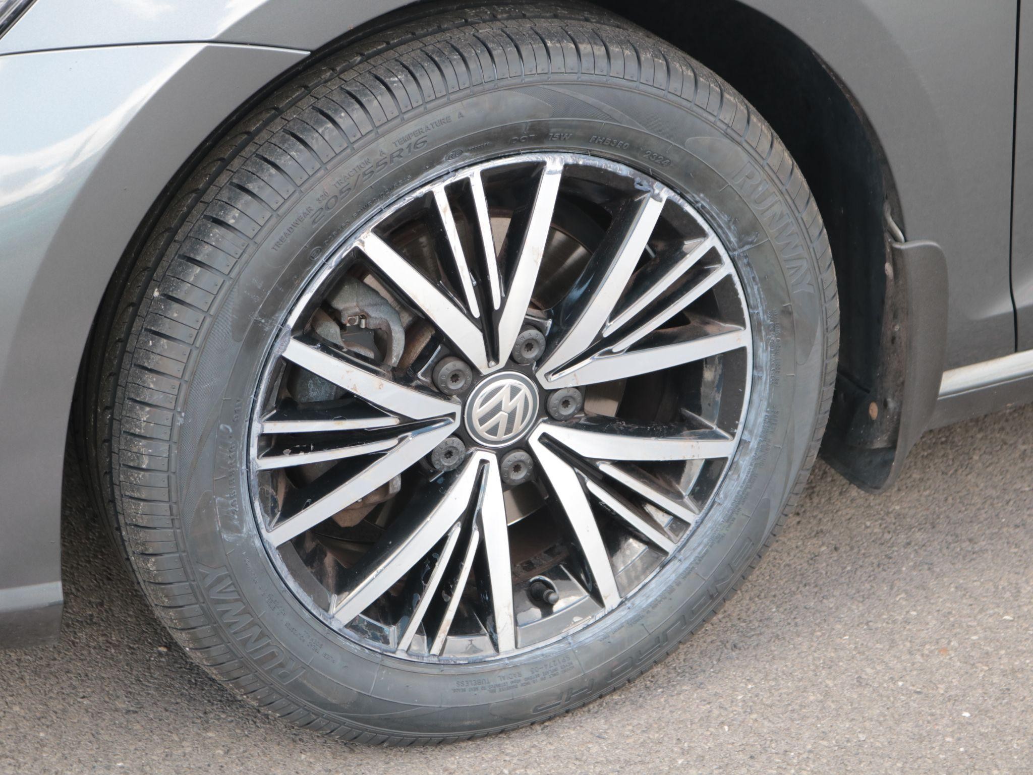 Volkswagen Golf Image 9