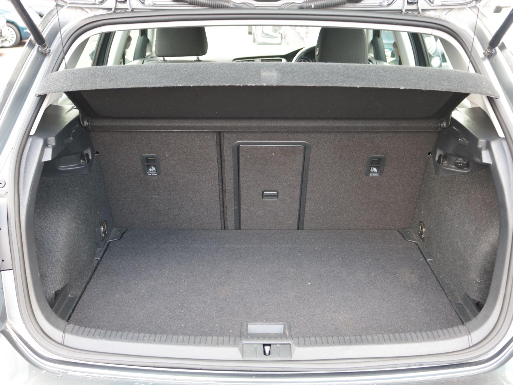 Volkswagen Golf Image 10