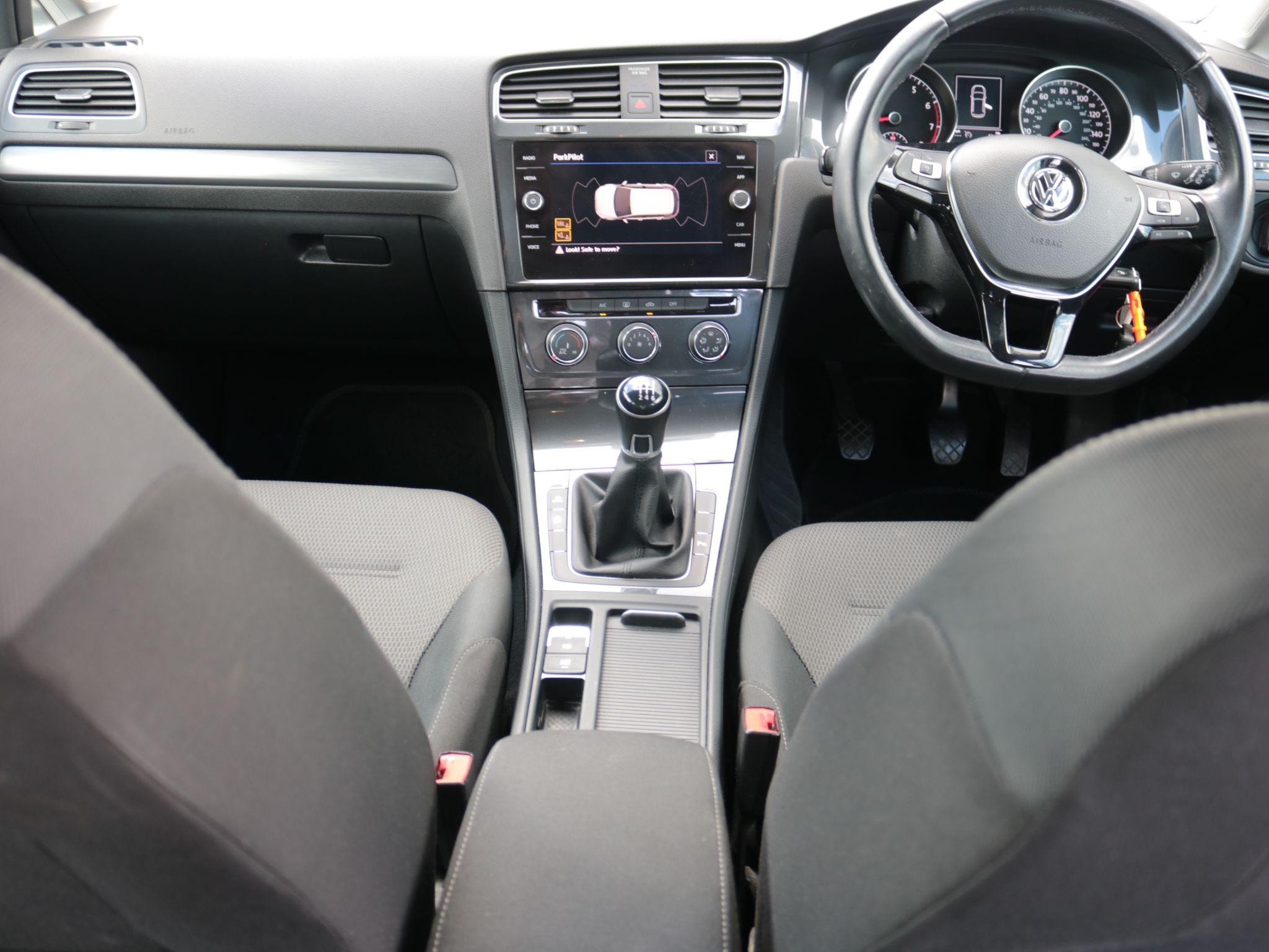 Volkswagen Golf Image 12