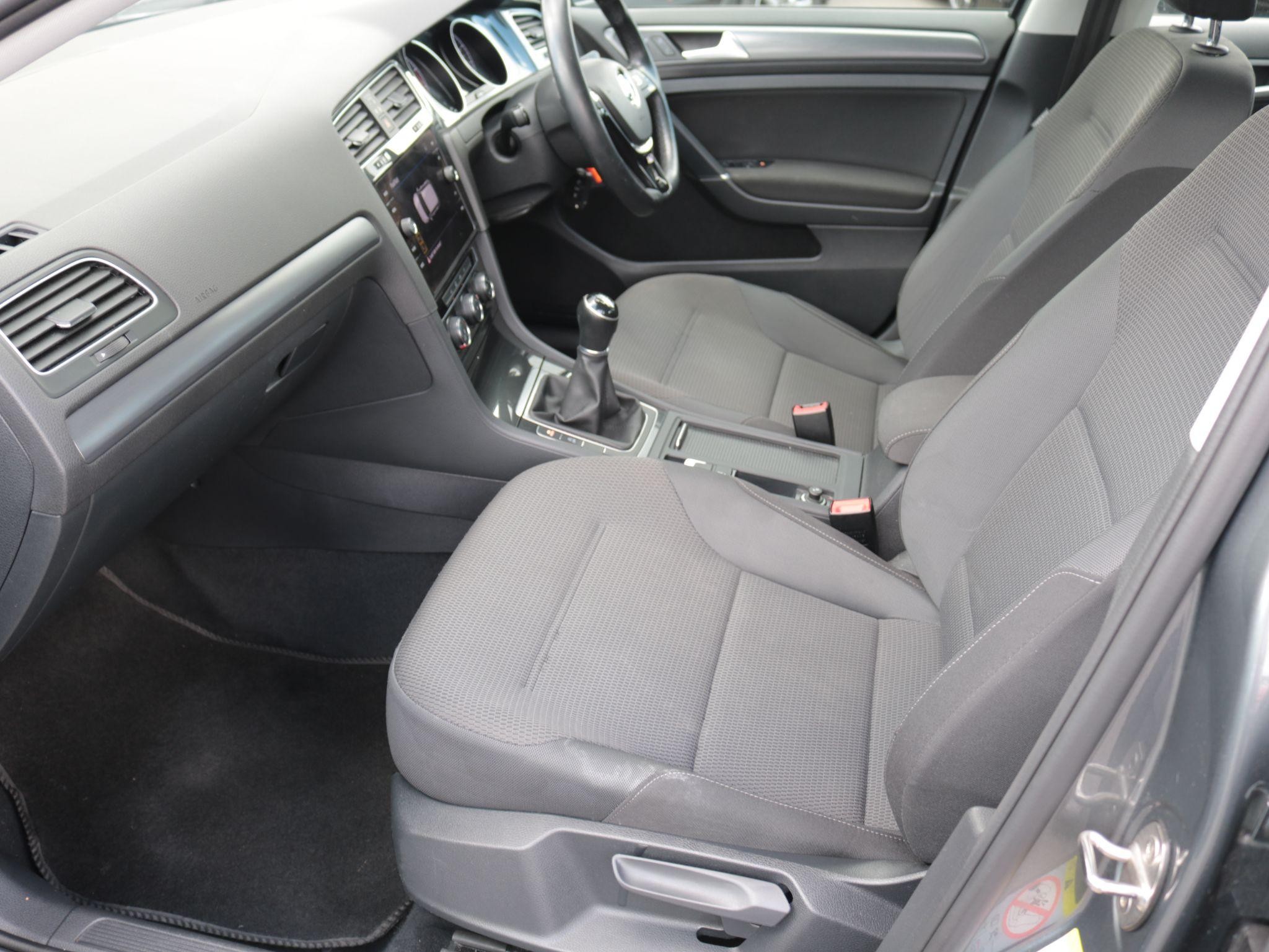 Volkswagen Golf Image 13