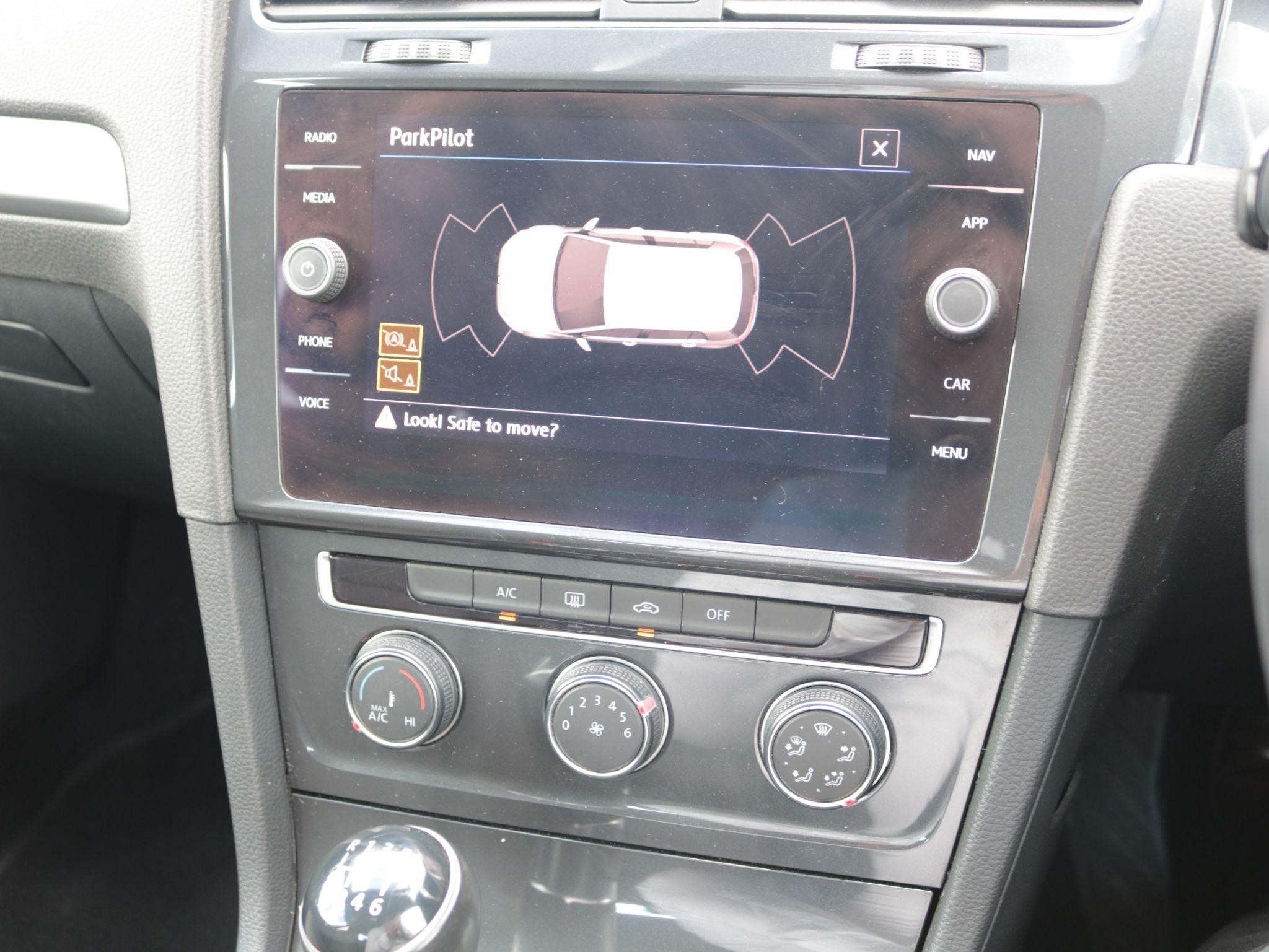 Volkswagen Golf Image 17