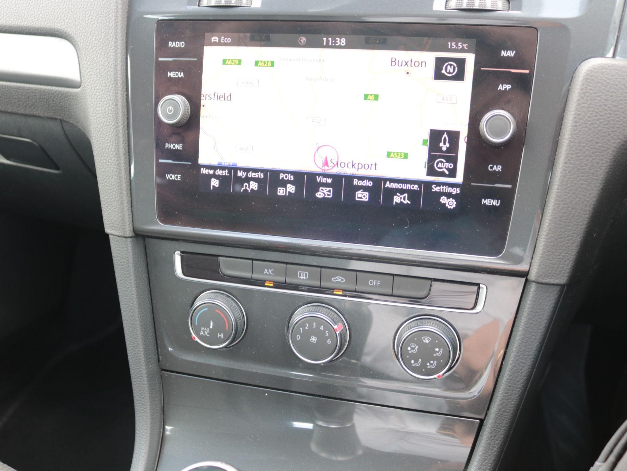 Volkswagen Golf Image 18