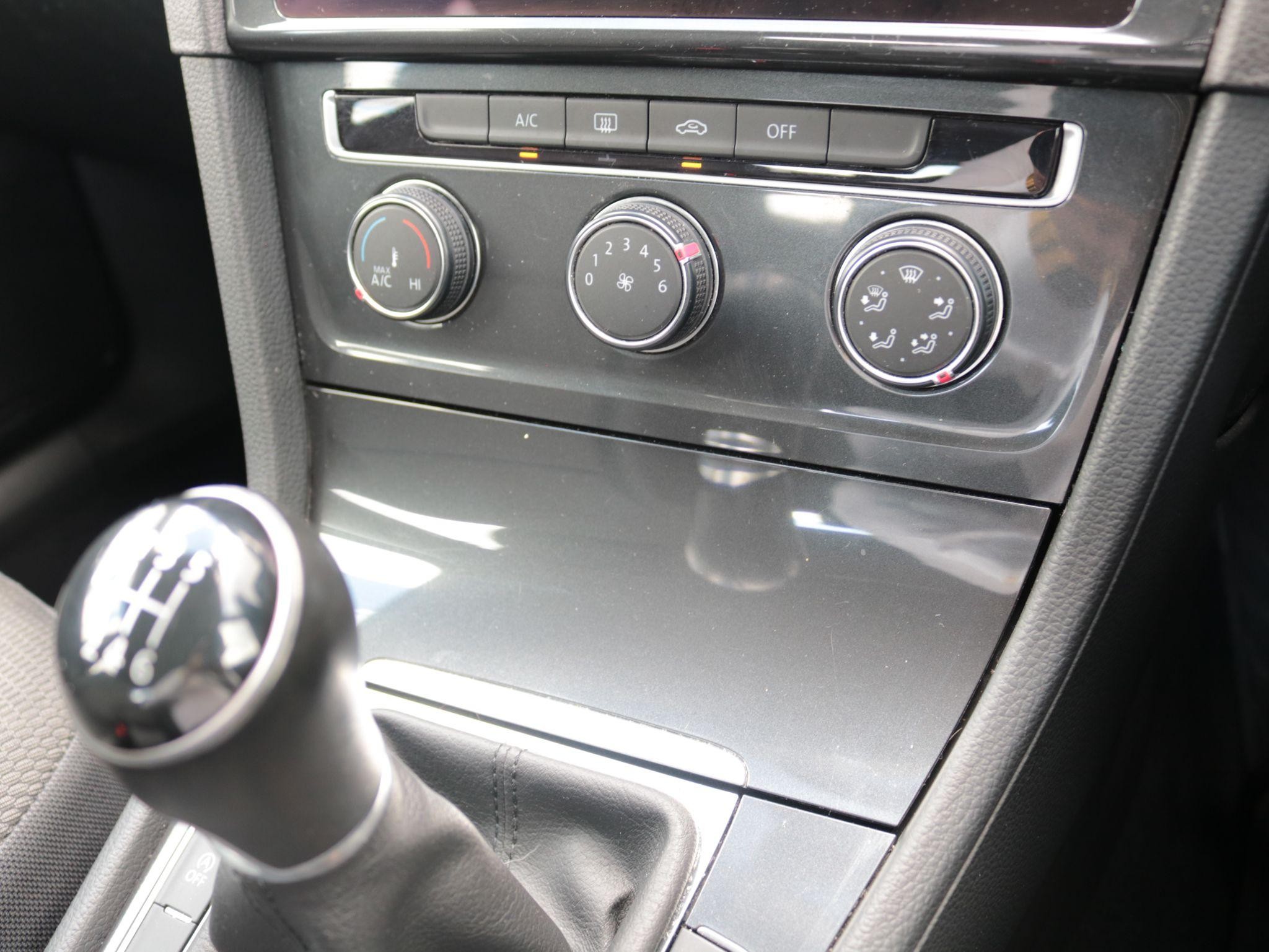 Volkswagen Golf Image 19