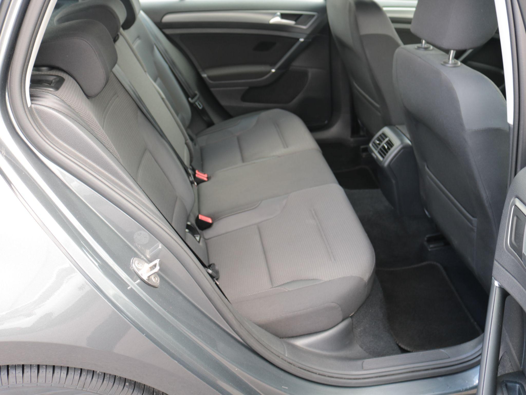 Volkswagen Golf Image 21