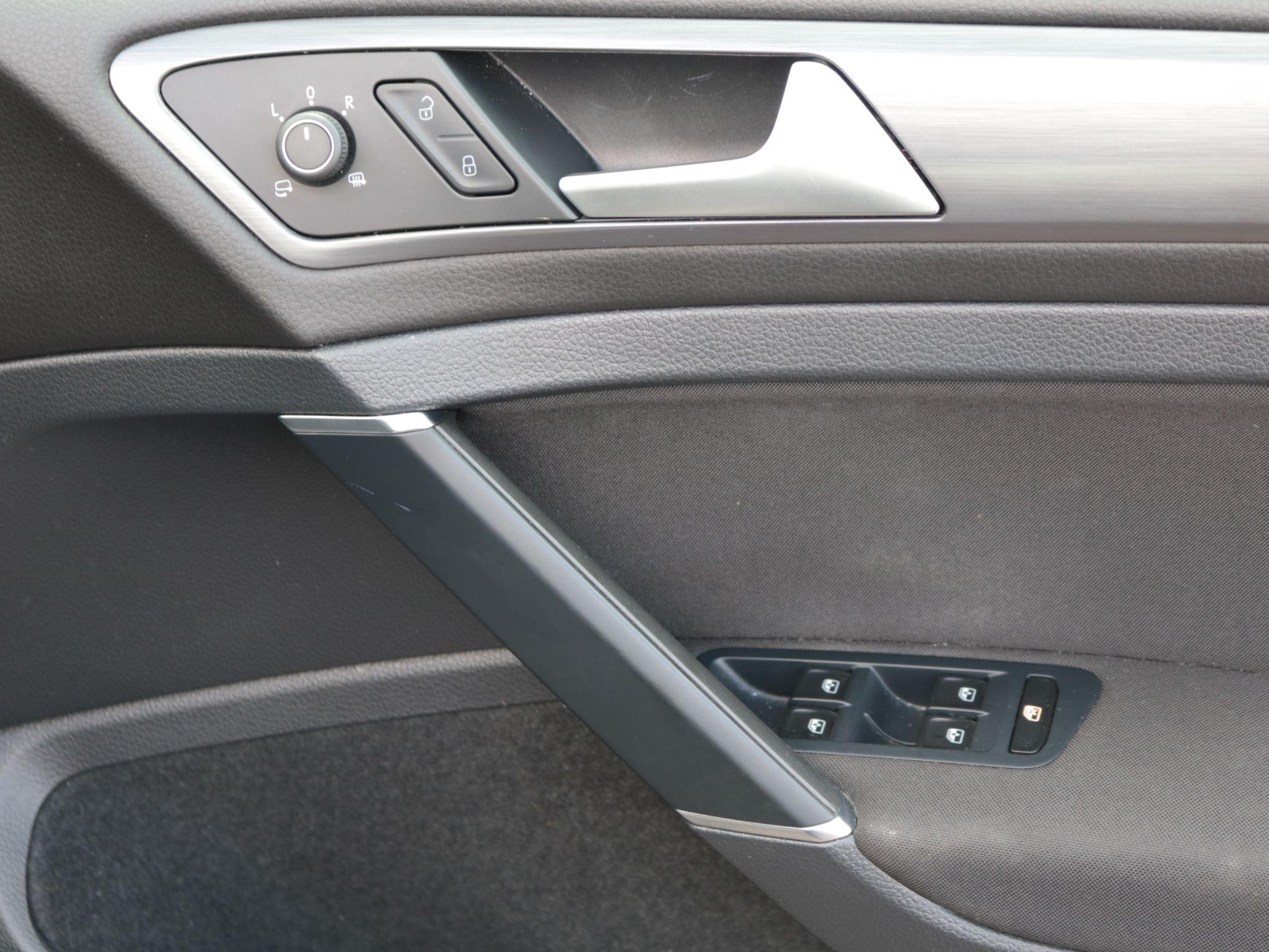 Volkswagen Golf Image 24