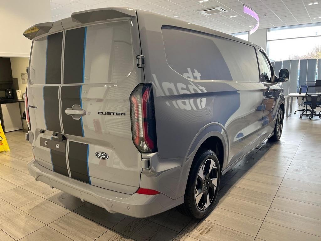Ford Transit Custom Image 9