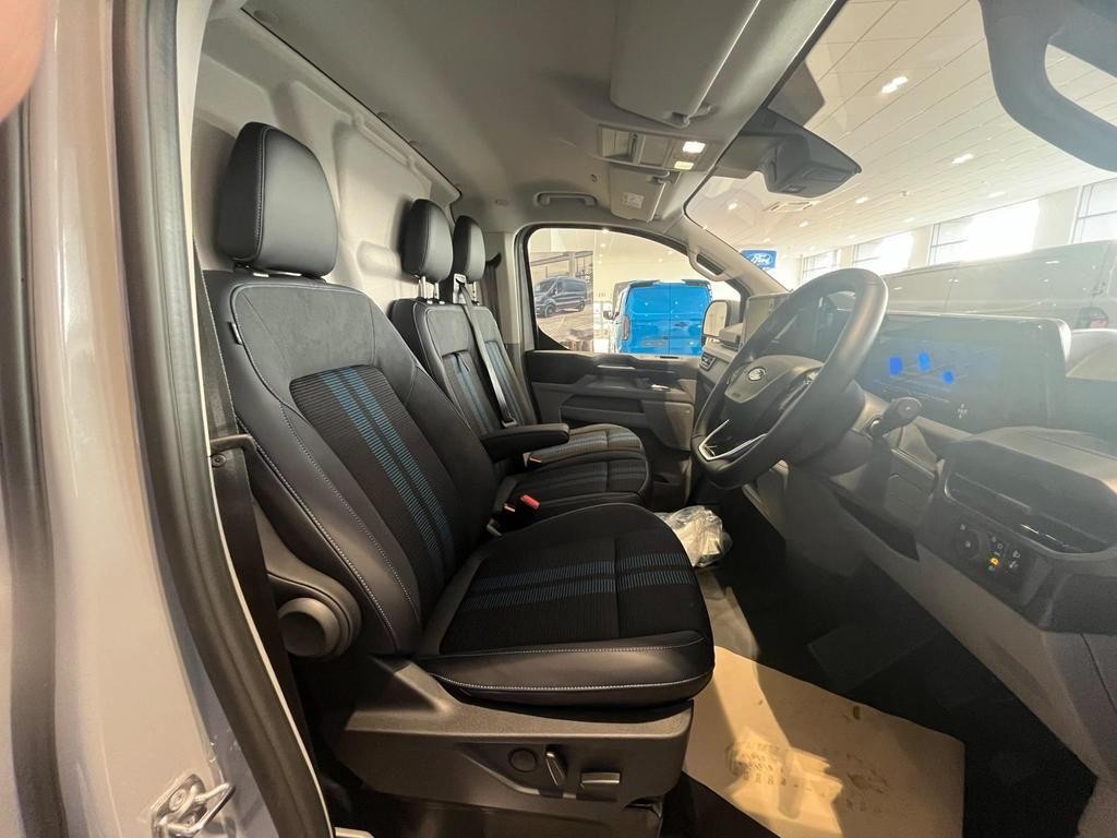 Ford Transit Custom Image 10