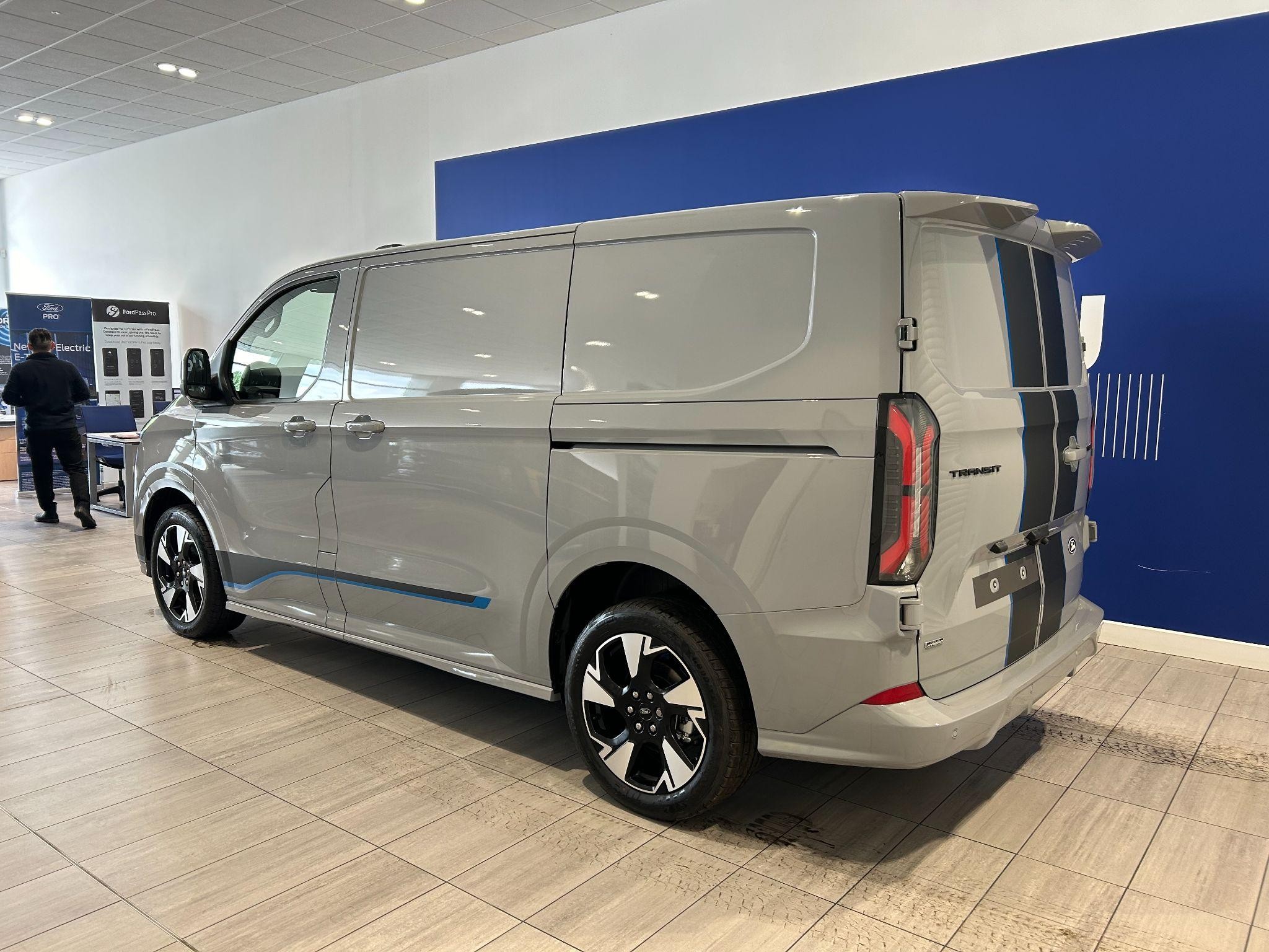 Ford Transit Custom Image 10