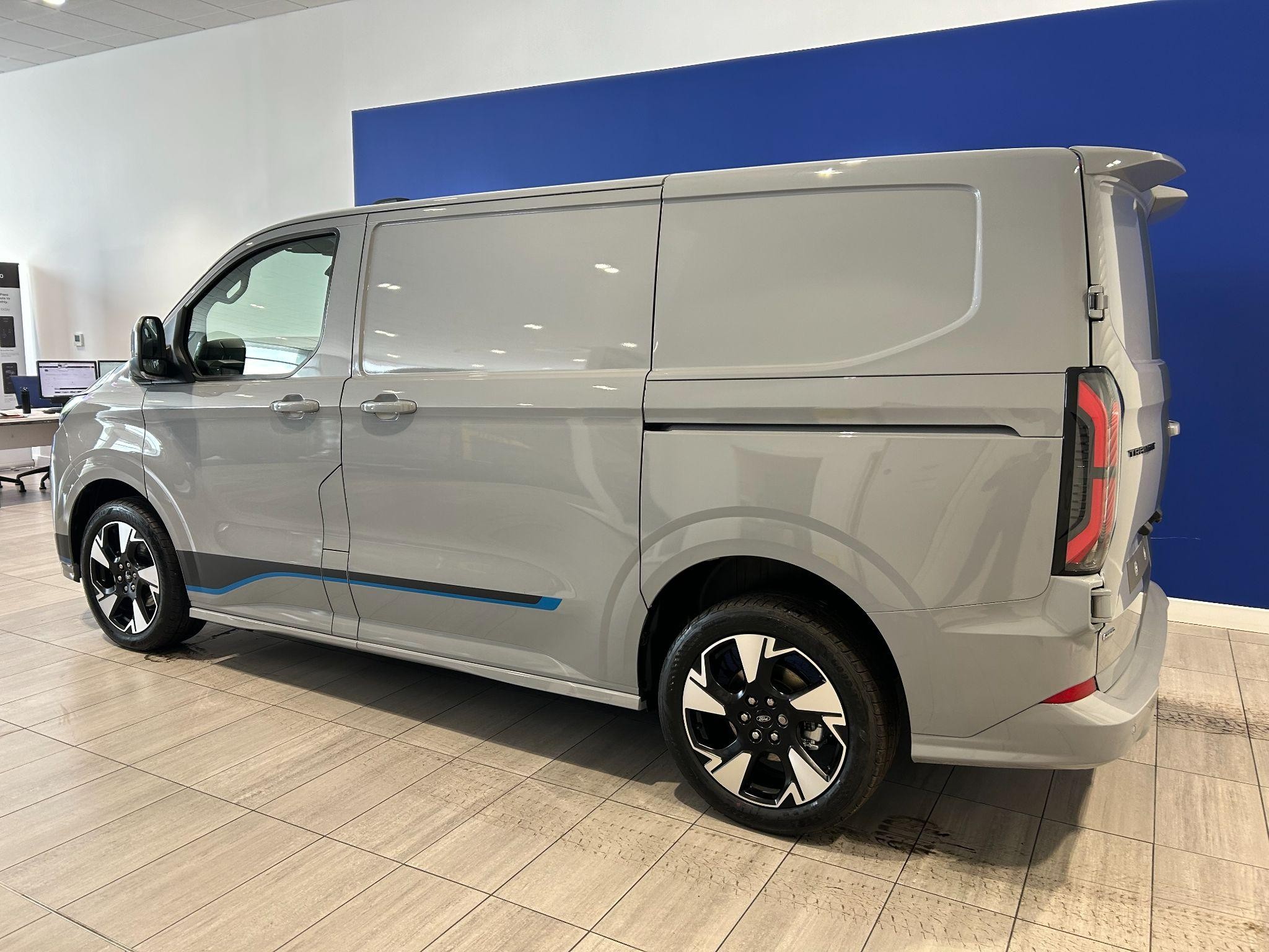 Ford Transit Custom Image 11