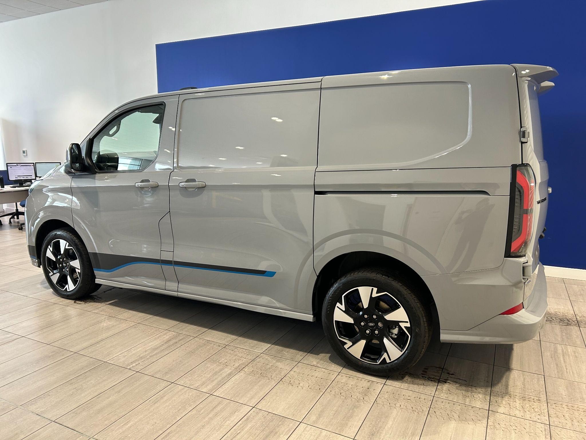 Ford Transit Custom Image 12