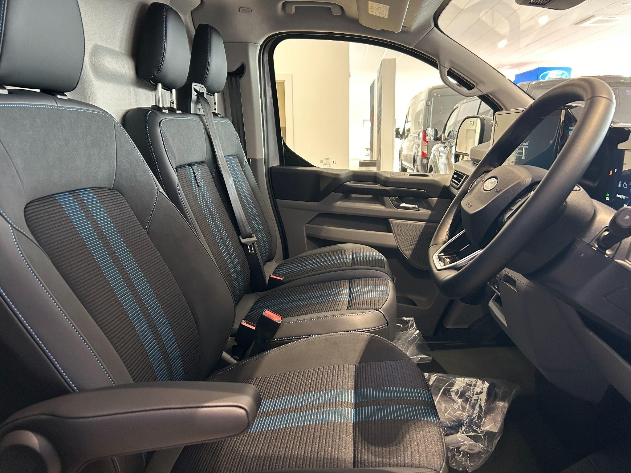 Ford Transit Custom Image 18