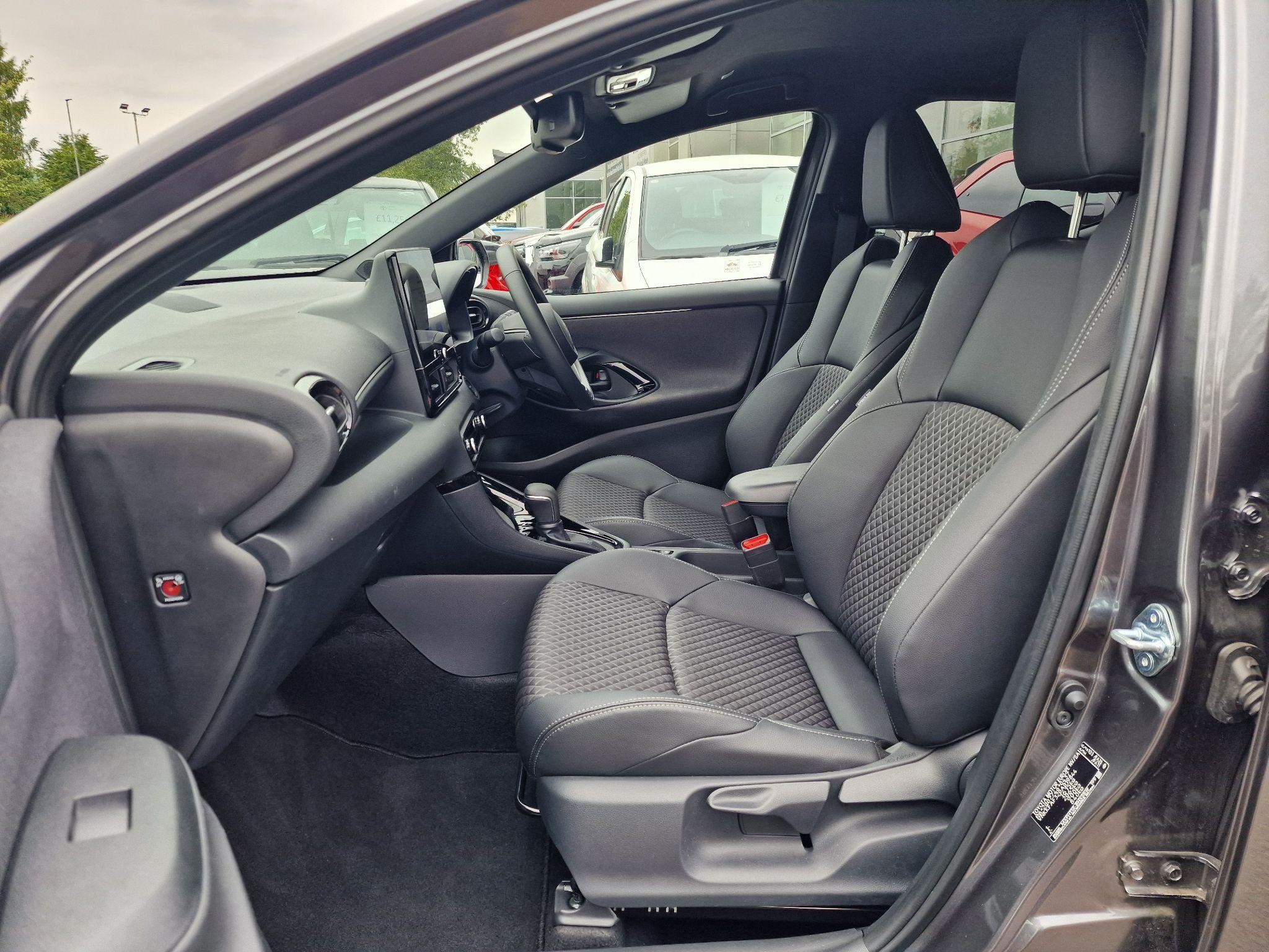 Toyota Yaris Image 12