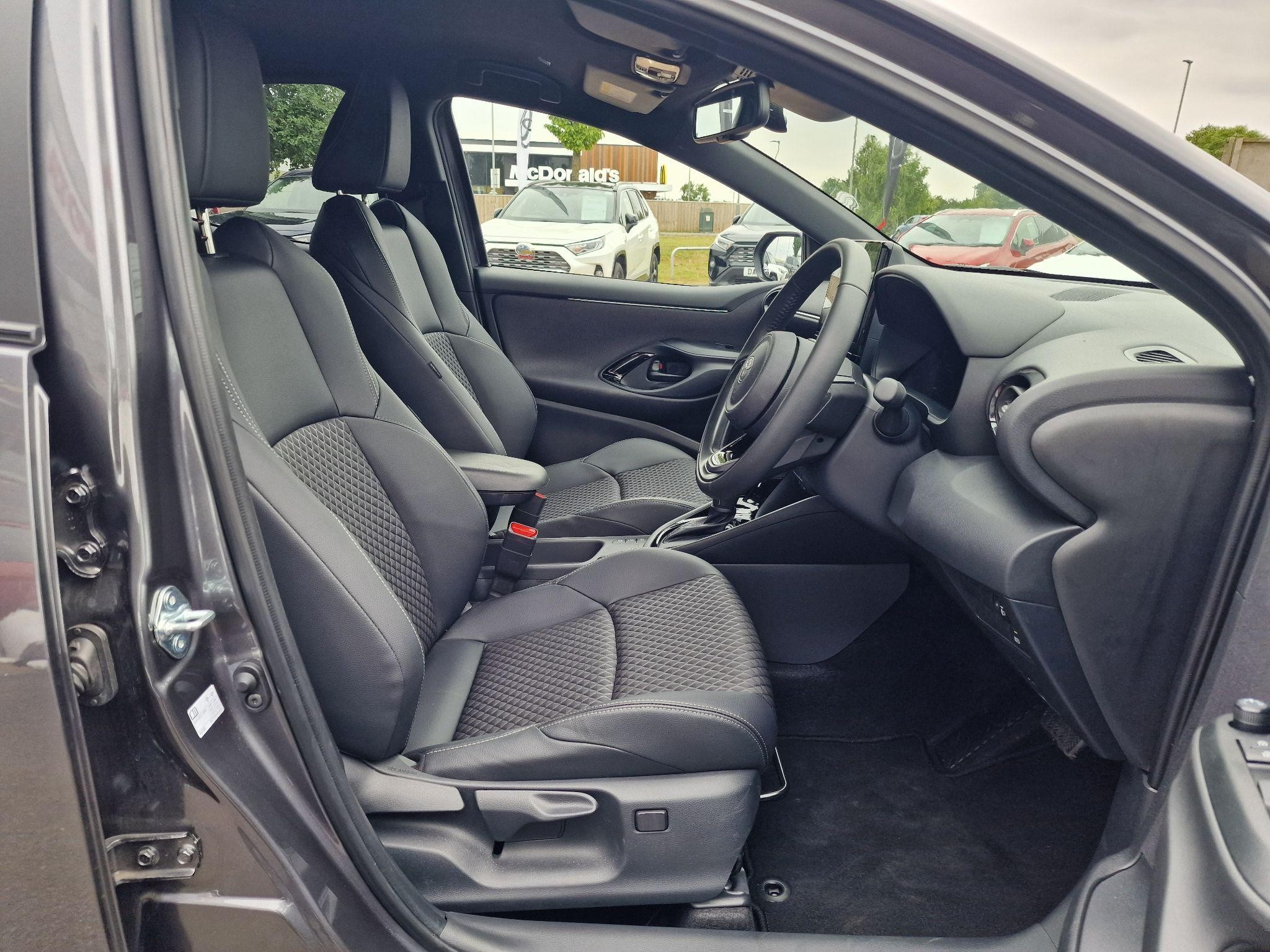 Toyota Yaris Image 13