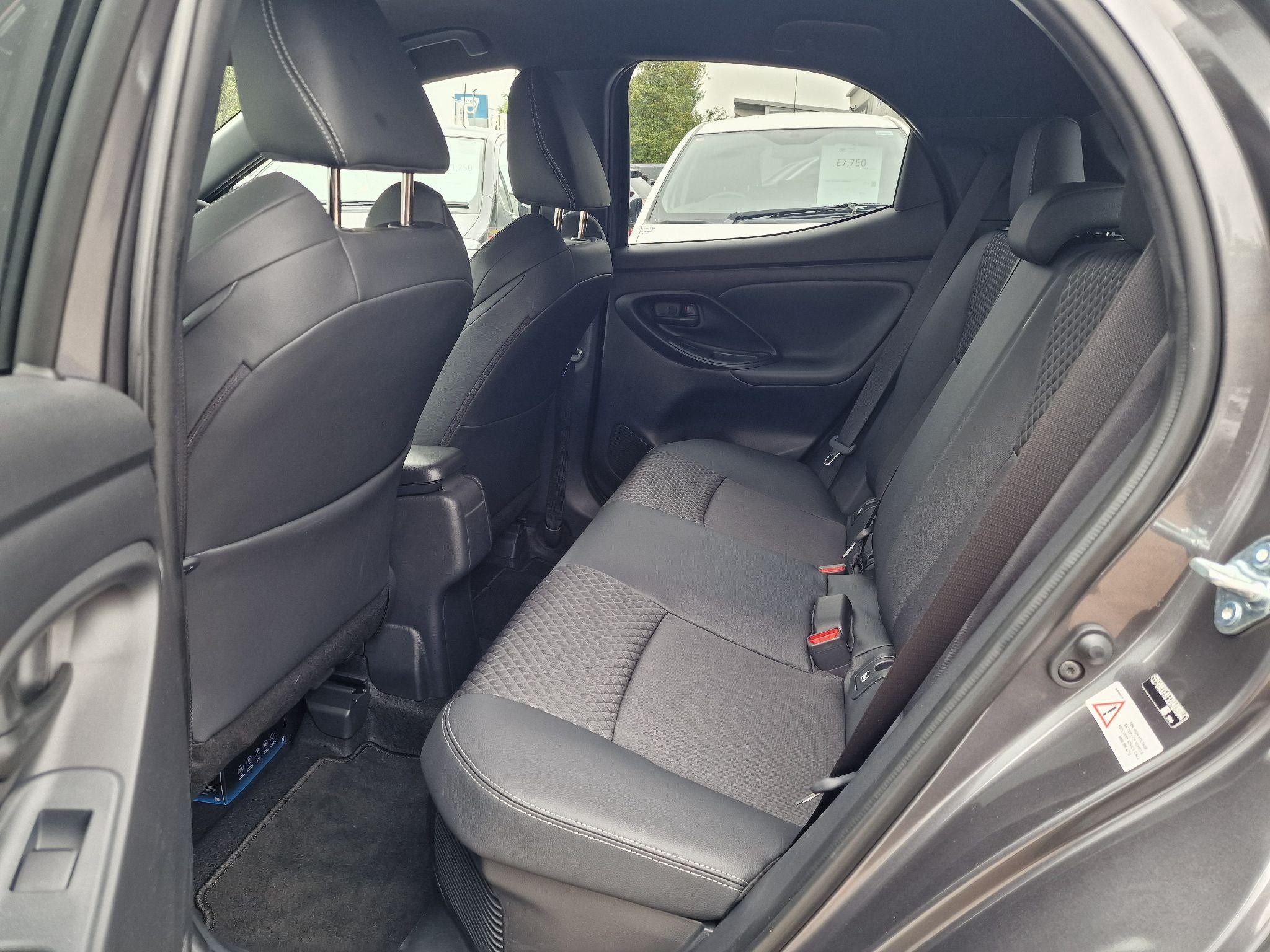Toyota Yaris Image 14
