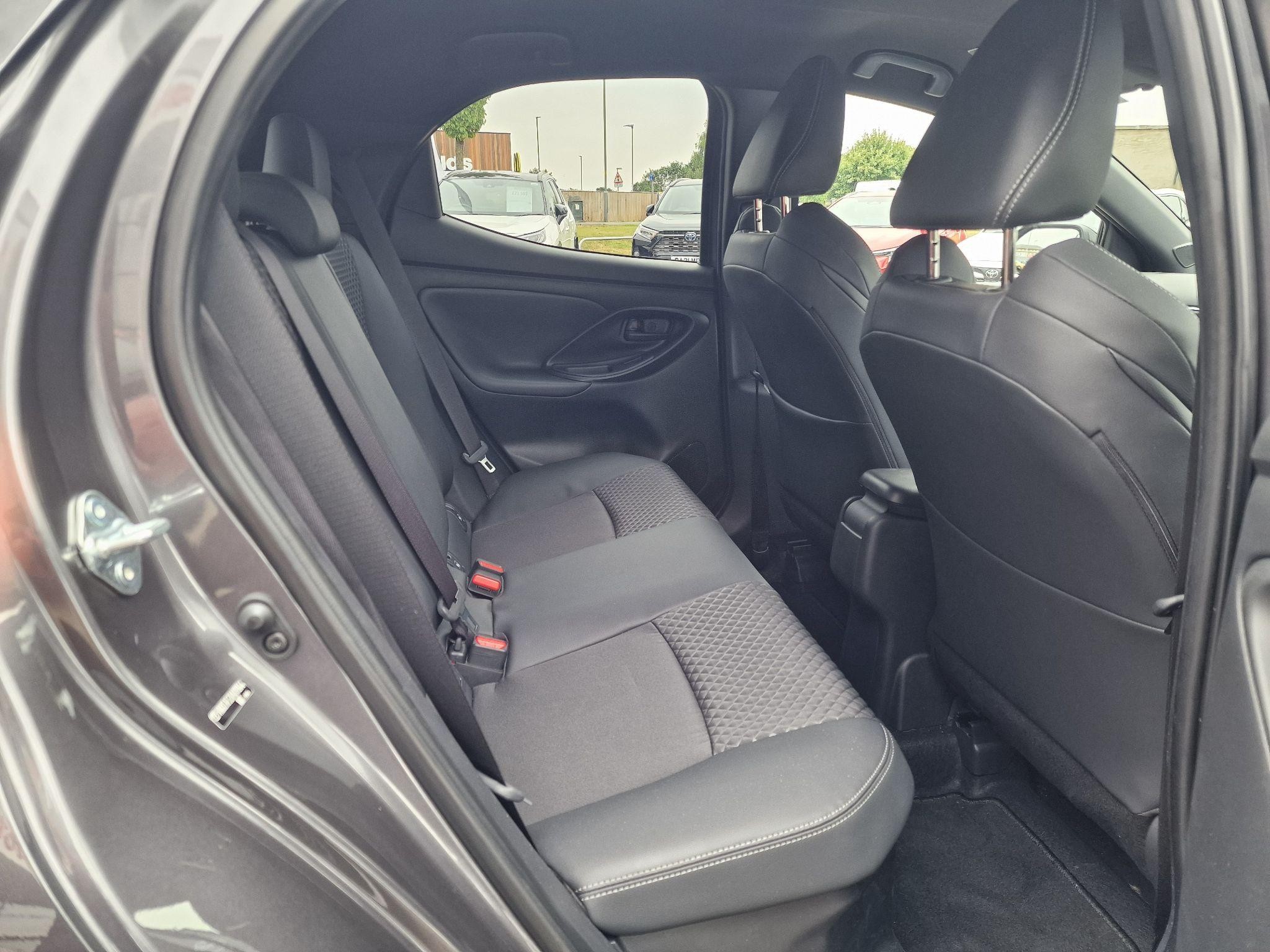 Toyota Yaris Image 15