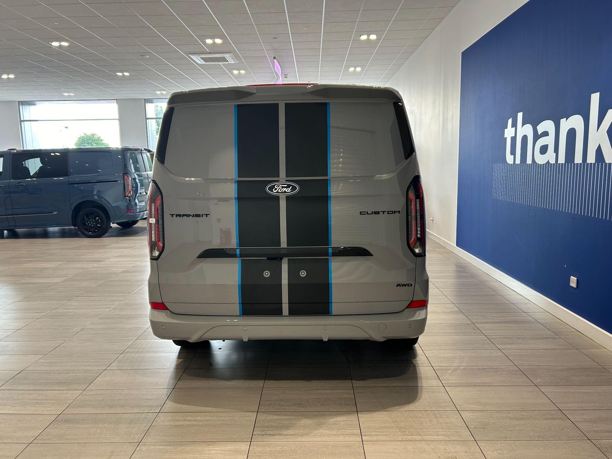 Ford Transit Custom Image 10