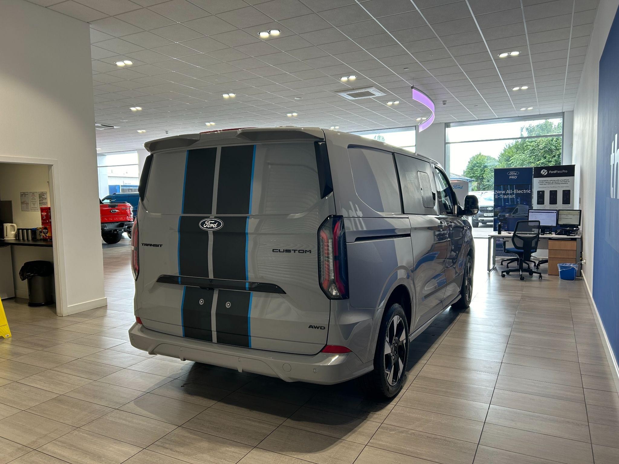 Ford Transit Custom Image 11