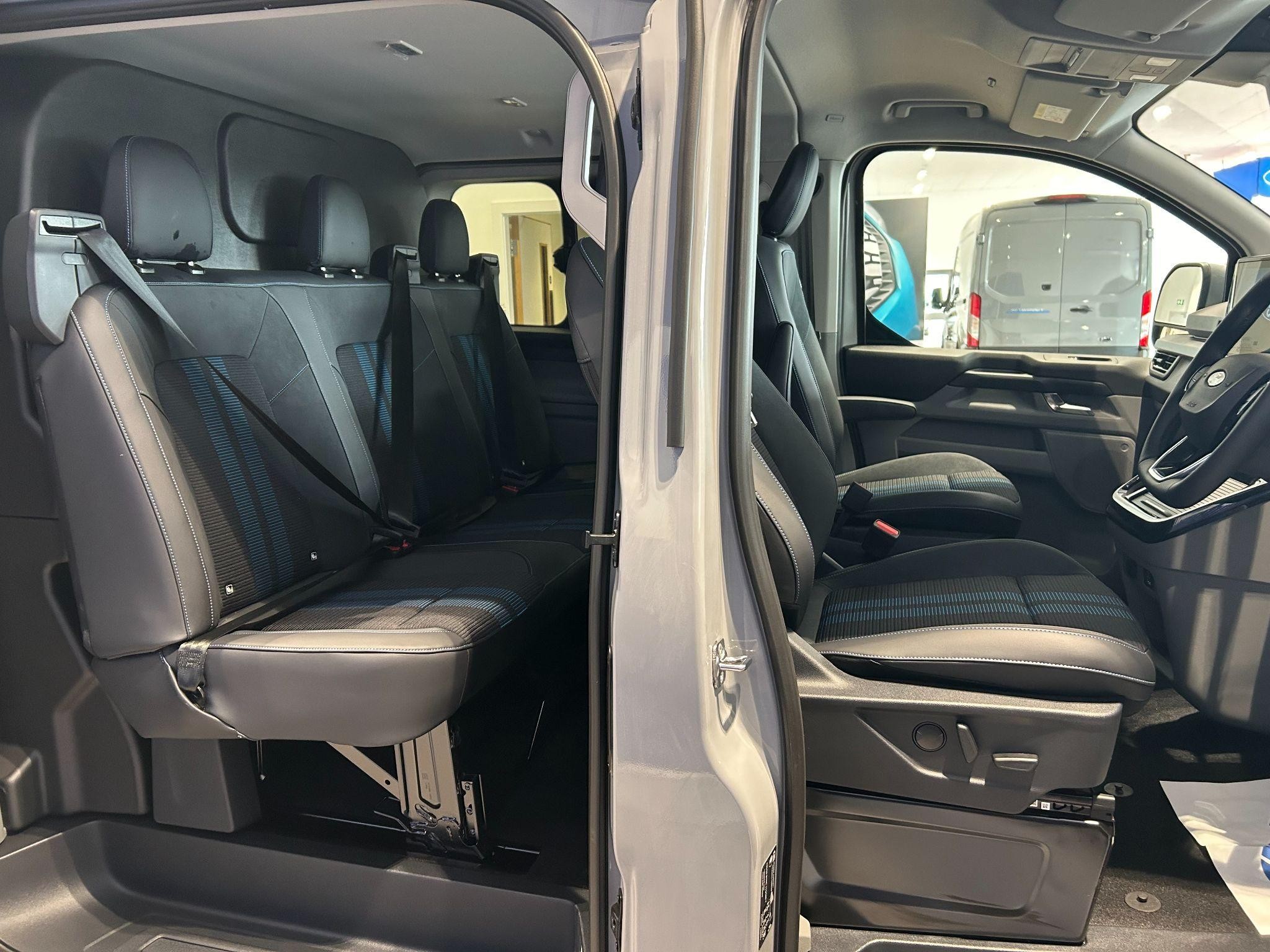Ford Transit Custom Image 12