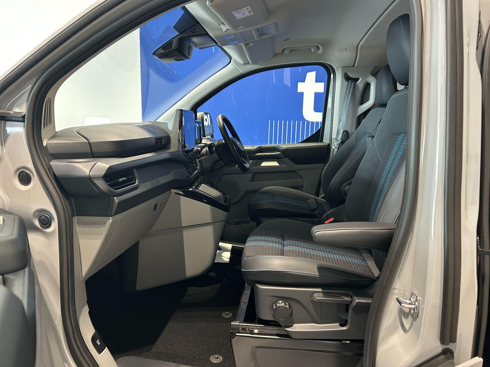 Ford Transit Custom Image 15