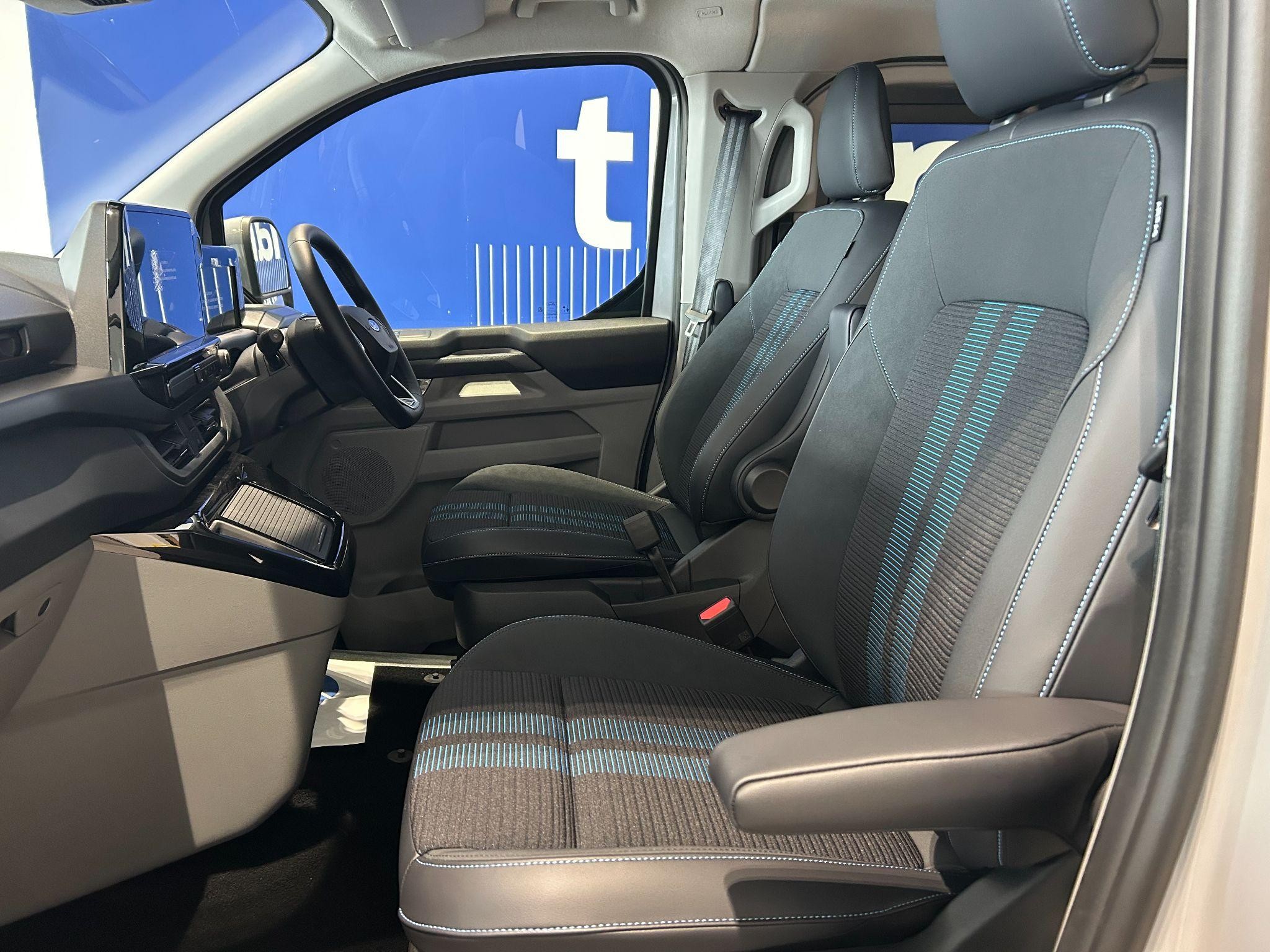 Ford Transit Custom Image 16