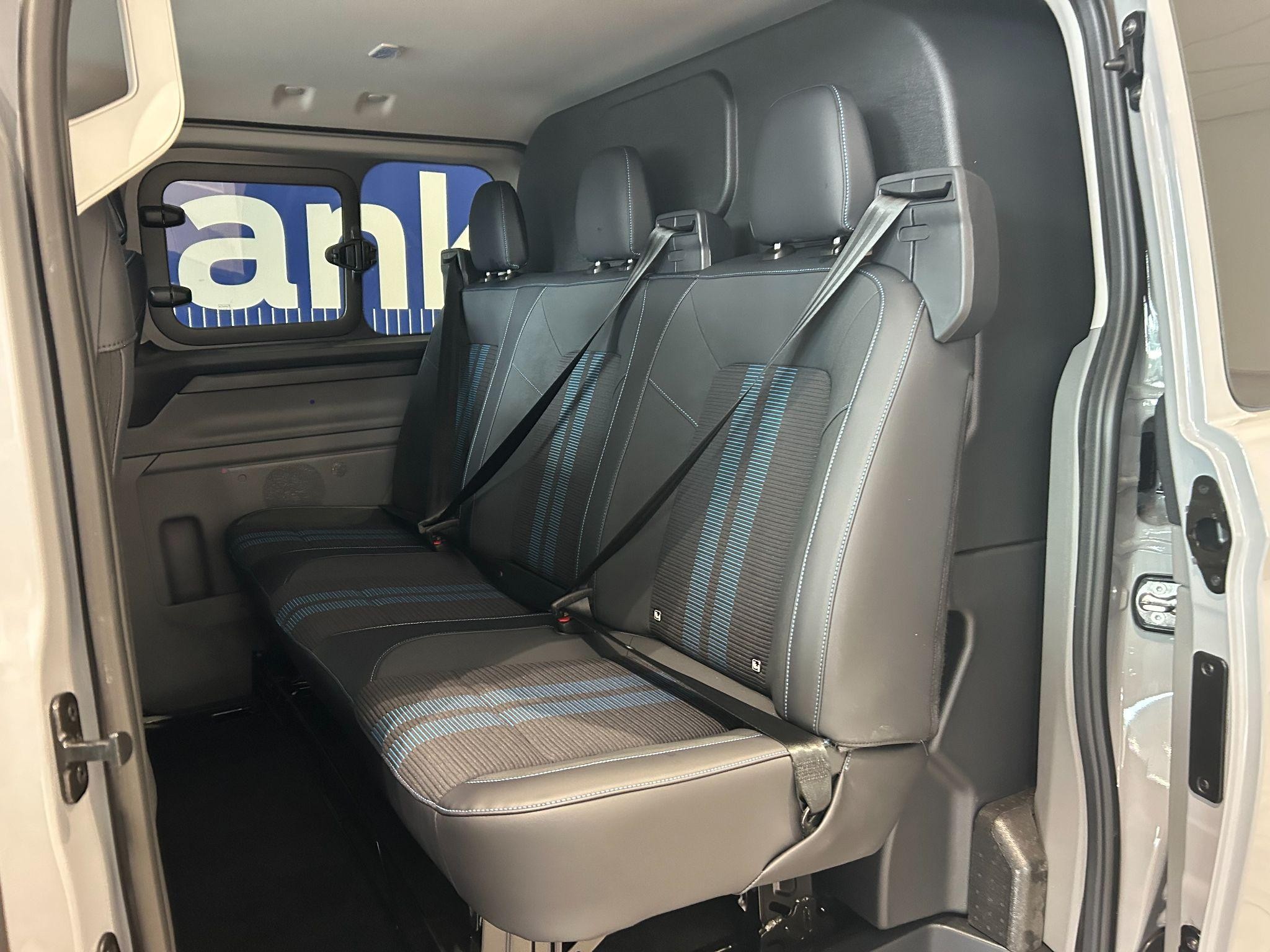 Ford Transit Custom Image 21
