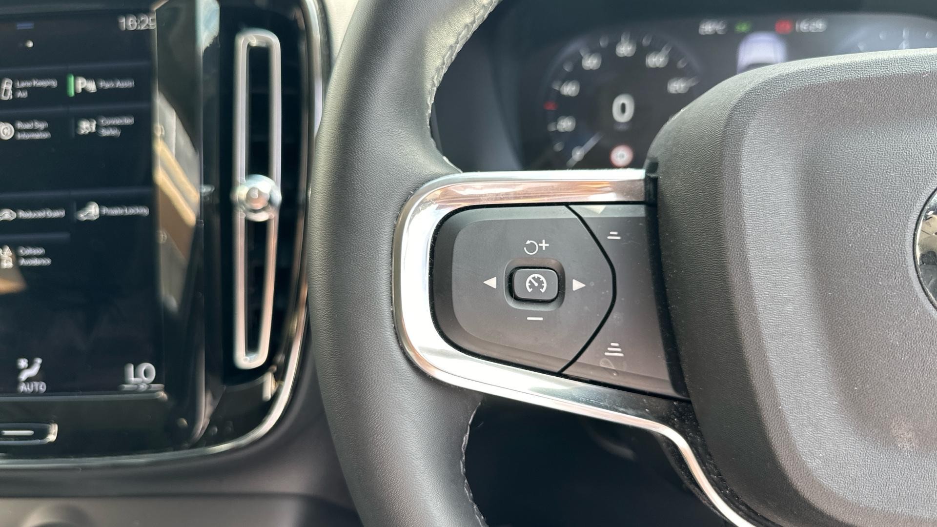 Volvo XC40 Image 21