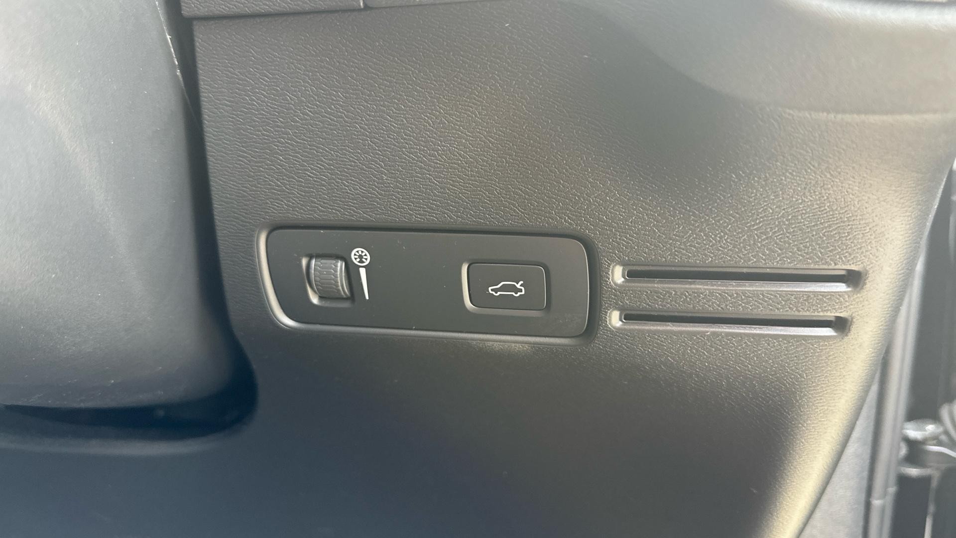 Volvo XC40 Image 32