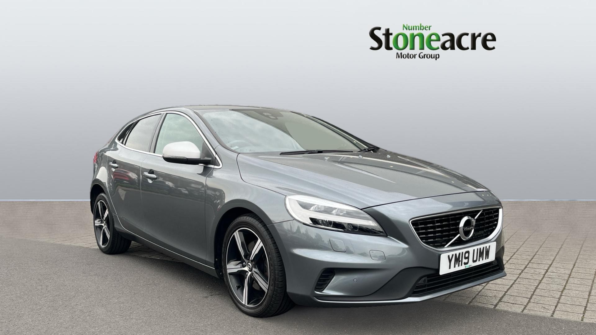 Volvo V40 Image 1